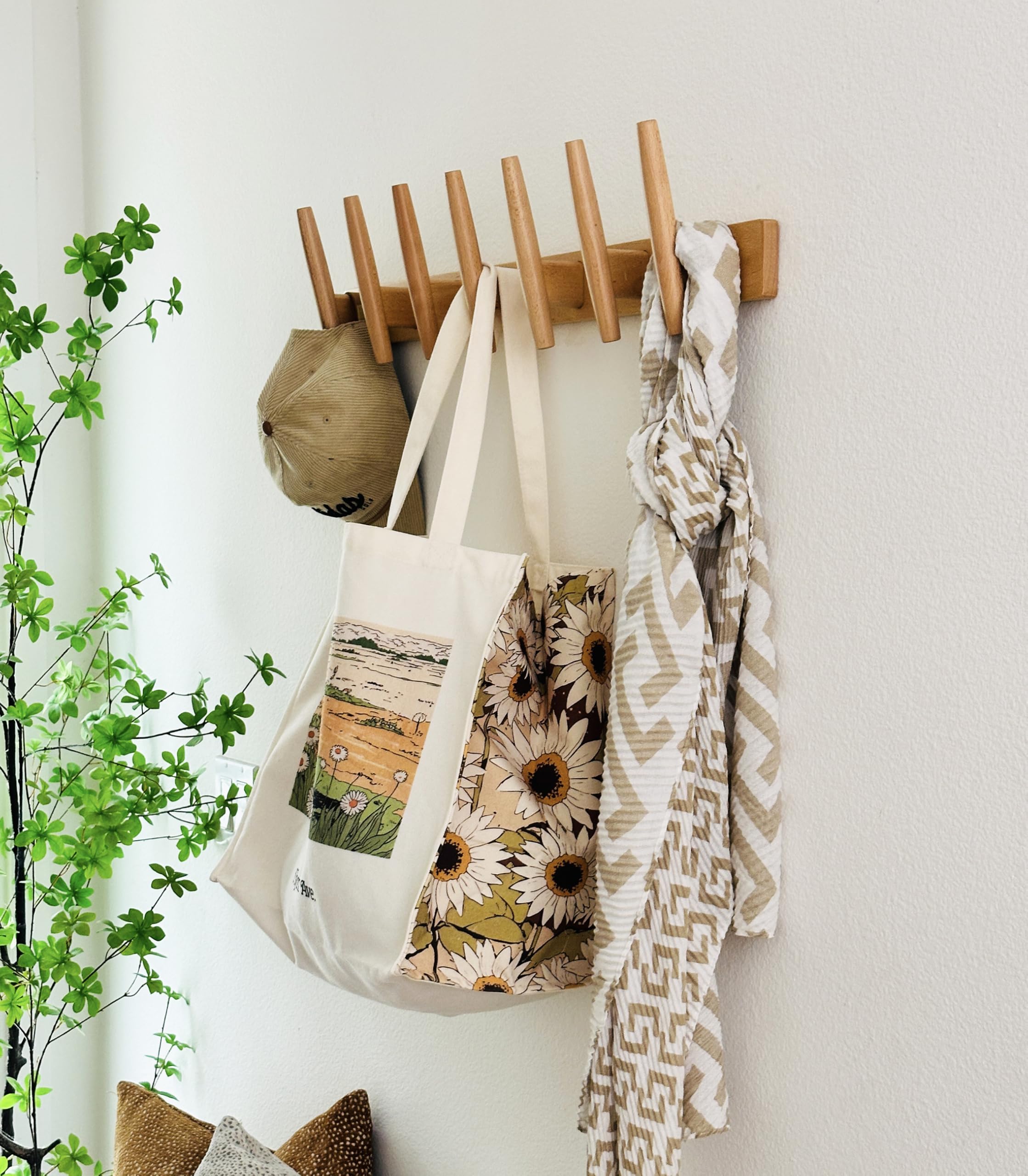 Wooden Wall Hook Rack with 7 Hooks, Solid Natural Wood Coat Rack, Mid-Century Modern Boho Wall Mounted Organizer, Heavy-Duty Entryway Storage, Heavy-Duty 22 lb Capacity