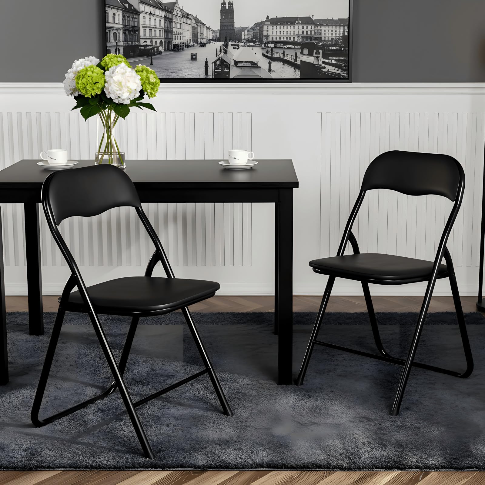 EGGREE Ensemble de 4 Chaises Pliantes Noires - Cadre Métallique, Siège Rembourré en PVC - Capacité de Charge 110 kg - Chaise Ergonomique Pliable pour Camping, Balcon, Fêtes, Bureau, Restaurant
