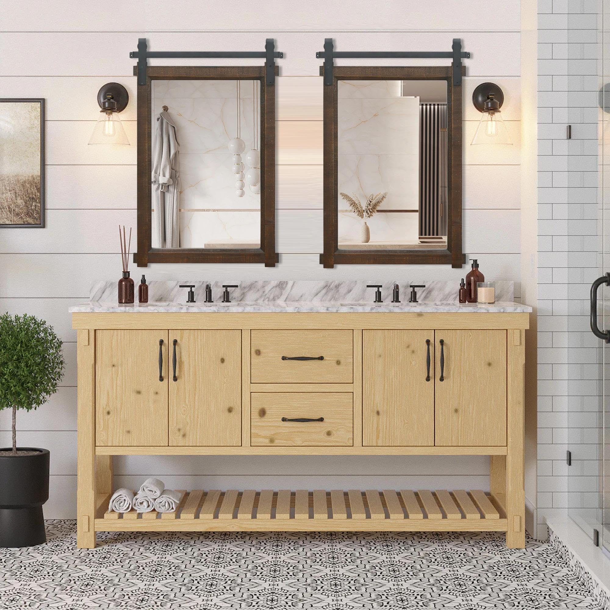 Specchio rotondo con cornice ondulata in legno di mango intagliato 70