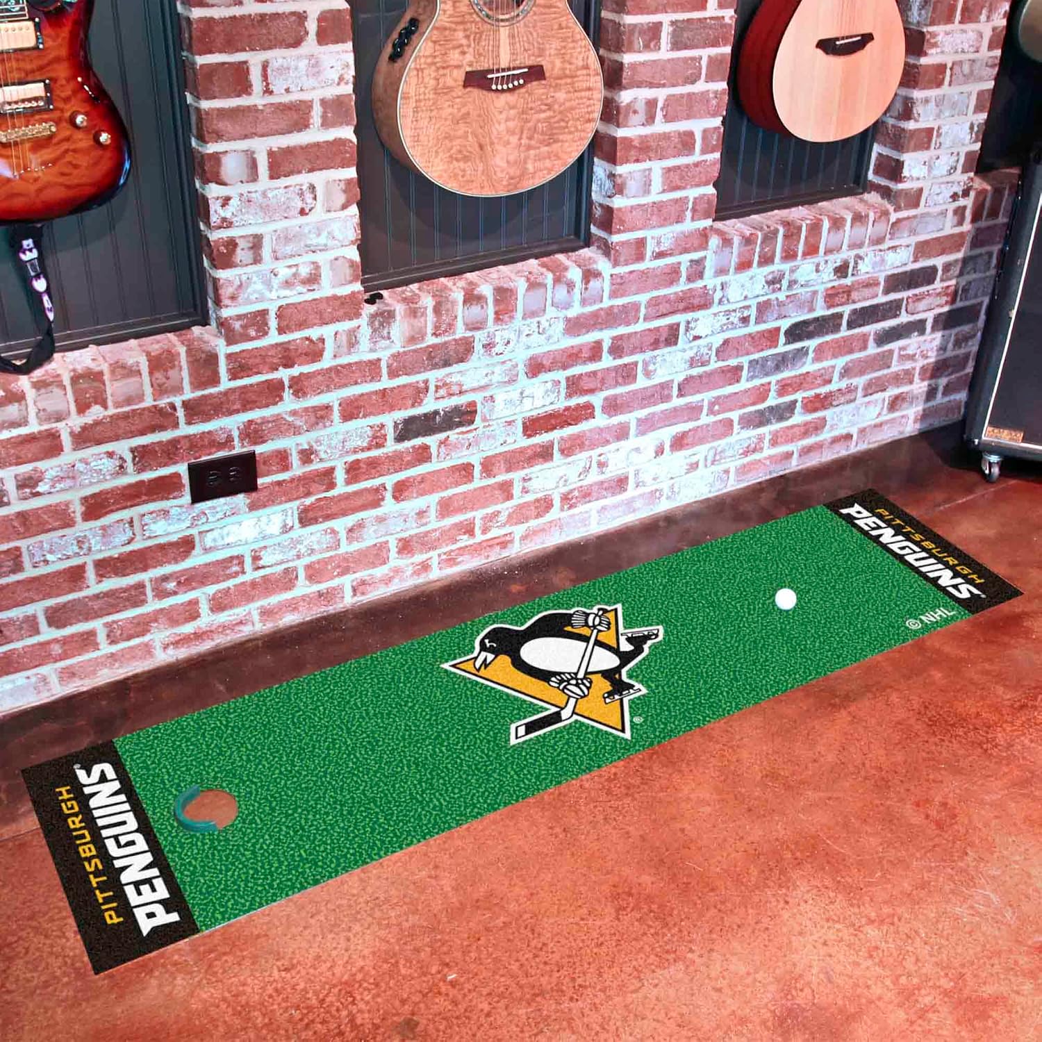 FANMATS NHL Unisex-Adult Putting Green Mat