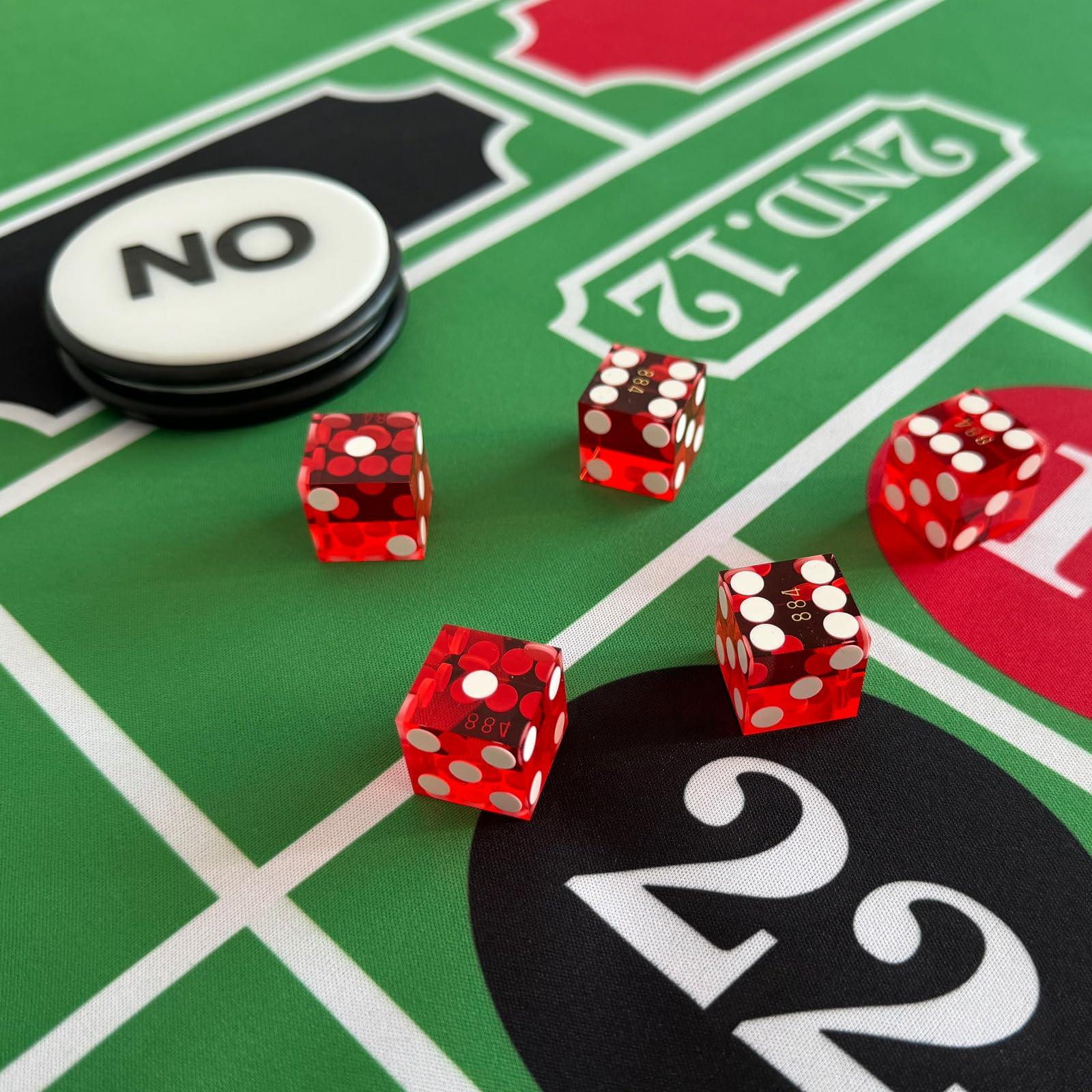 Set di dadi da casinò da 19 mm rossi con pulsante on/off 7,6 cm