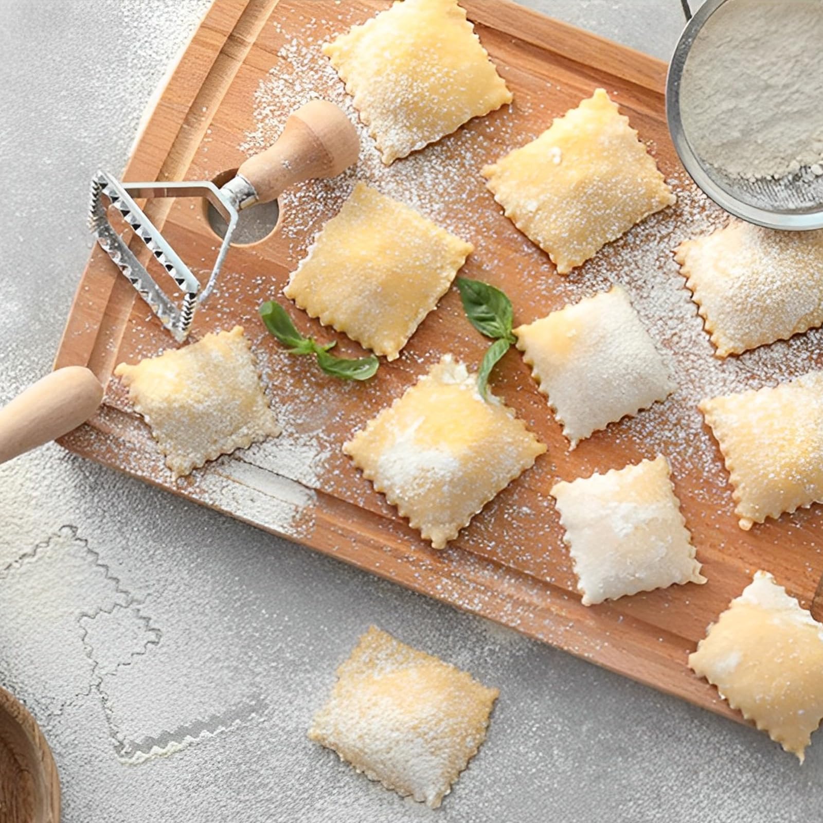 Dumpling Maker Kit, Set of 13 Ravioli Maker Cutter with Roller Wheel and Handle 3 Sizes Dumpling Press with Dough Cutter Stuffing Spoon Empanada Maker Press Set for Ravioli Pasta Dumplings