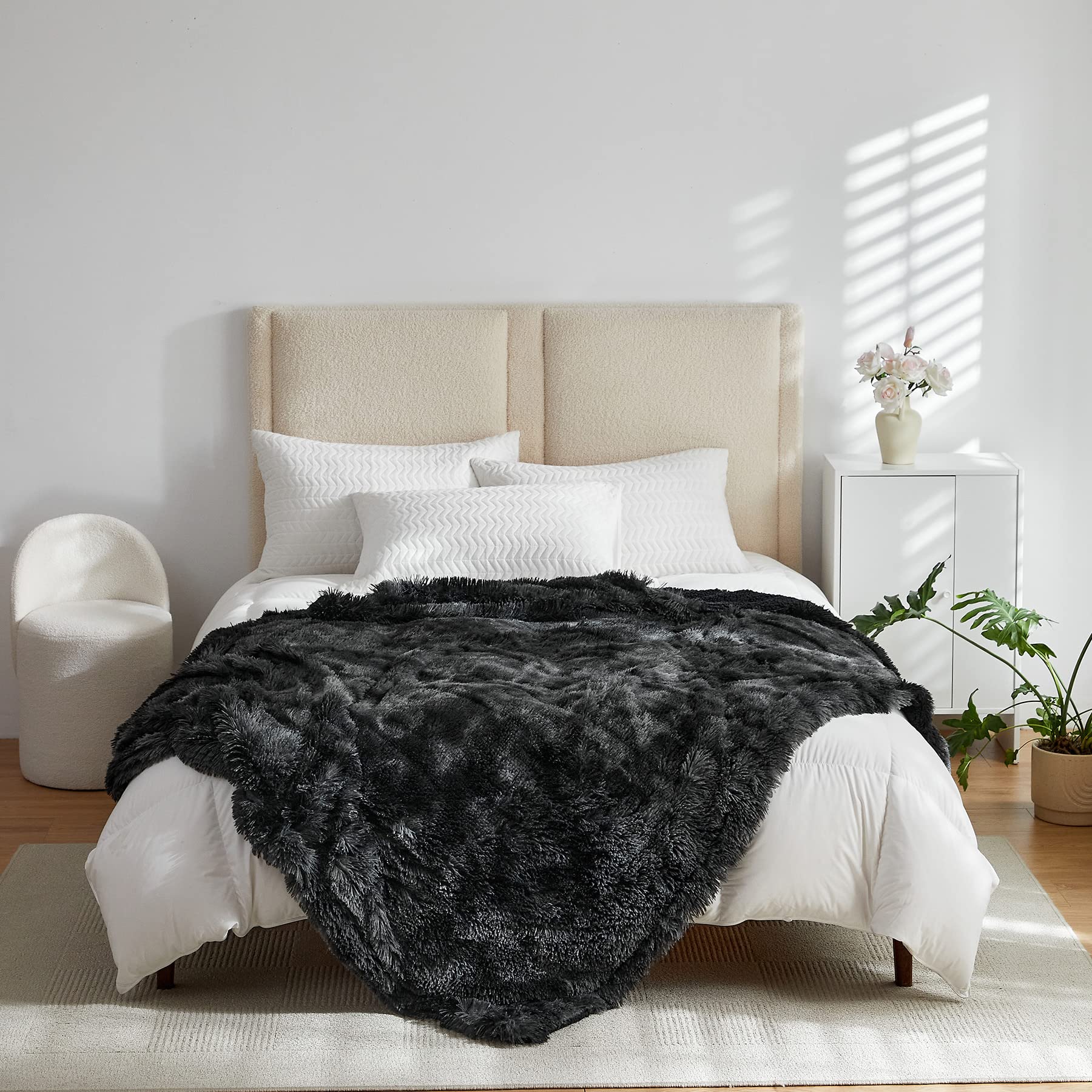Wajade Fluffy Fuzzy Throw Blanket Super Soft Warm Large Blanket for Bed Couch Car Sherpa Faux Fur Blanket,Black White 200x220CM - Image 3