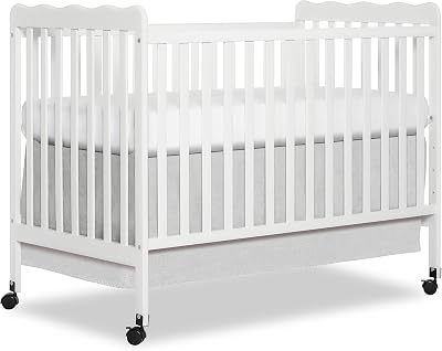 Dream On Me Carson Classic 3-in-1 Convertible Crib in White, Made of Sustainable Pinewood, Non-Toxic Finish, Comes with Locking Wheels, Wooden Nursery Furniture