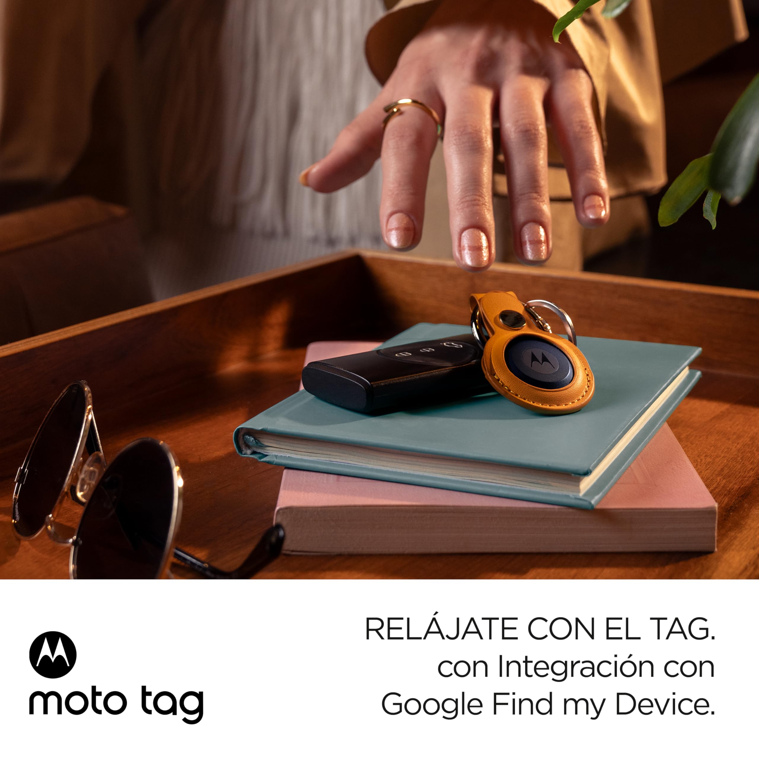 Motorola Moto Tag, fácil de configurar y localizar, protección Frente al Seguimiento no Deseado, Bluetooth y precisión UWB, autonomía 1 año, protección bajo Agua, Pack de 4 (Azul y Verde)
