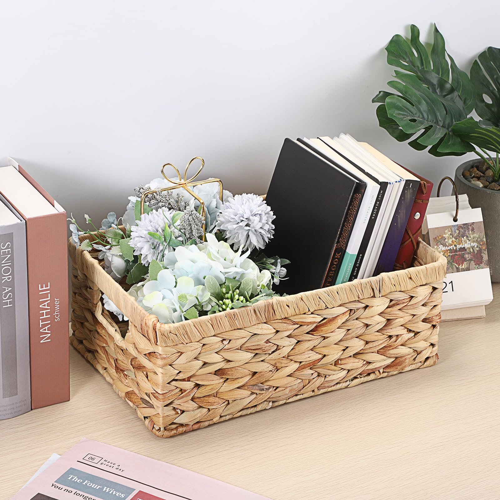 Panier en osier, panier en jacinthe d'eau avec poignées intégrées, panier de rangement en osier pour l'organisation, taille M ;