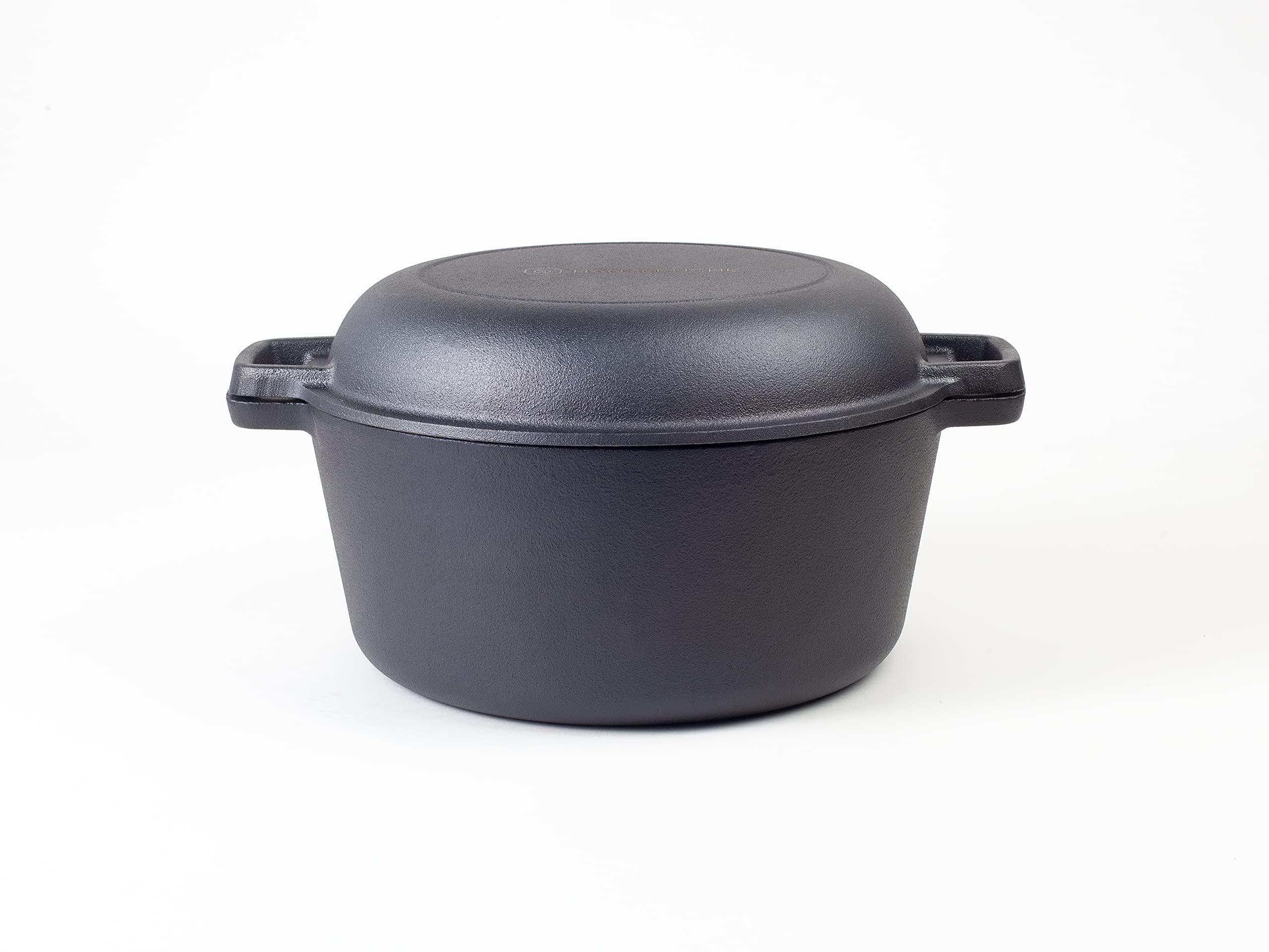 Hanseküche Żeliwny garnek – już wypalony garnek do pieczenia chleba o średnicy 26 cm – wysokiej jakości zestaw 2 w 1 z patelnią, garnek do duszenia, garnek żeliwny do pieczenia chleba, grill garnkowy,