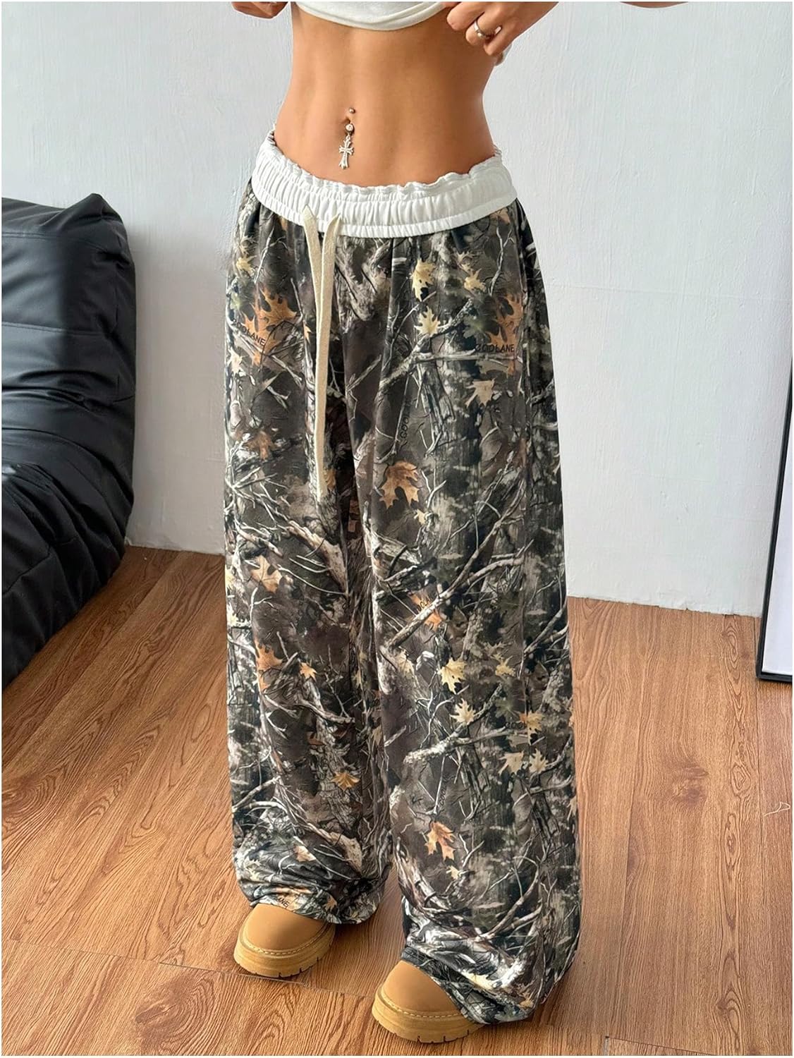 Floerns Women's Streetwear Drip Y2K Tree Camouflage Baggy Sweatpants Elastic Waist Drawstring Athletic Pants - Image 3