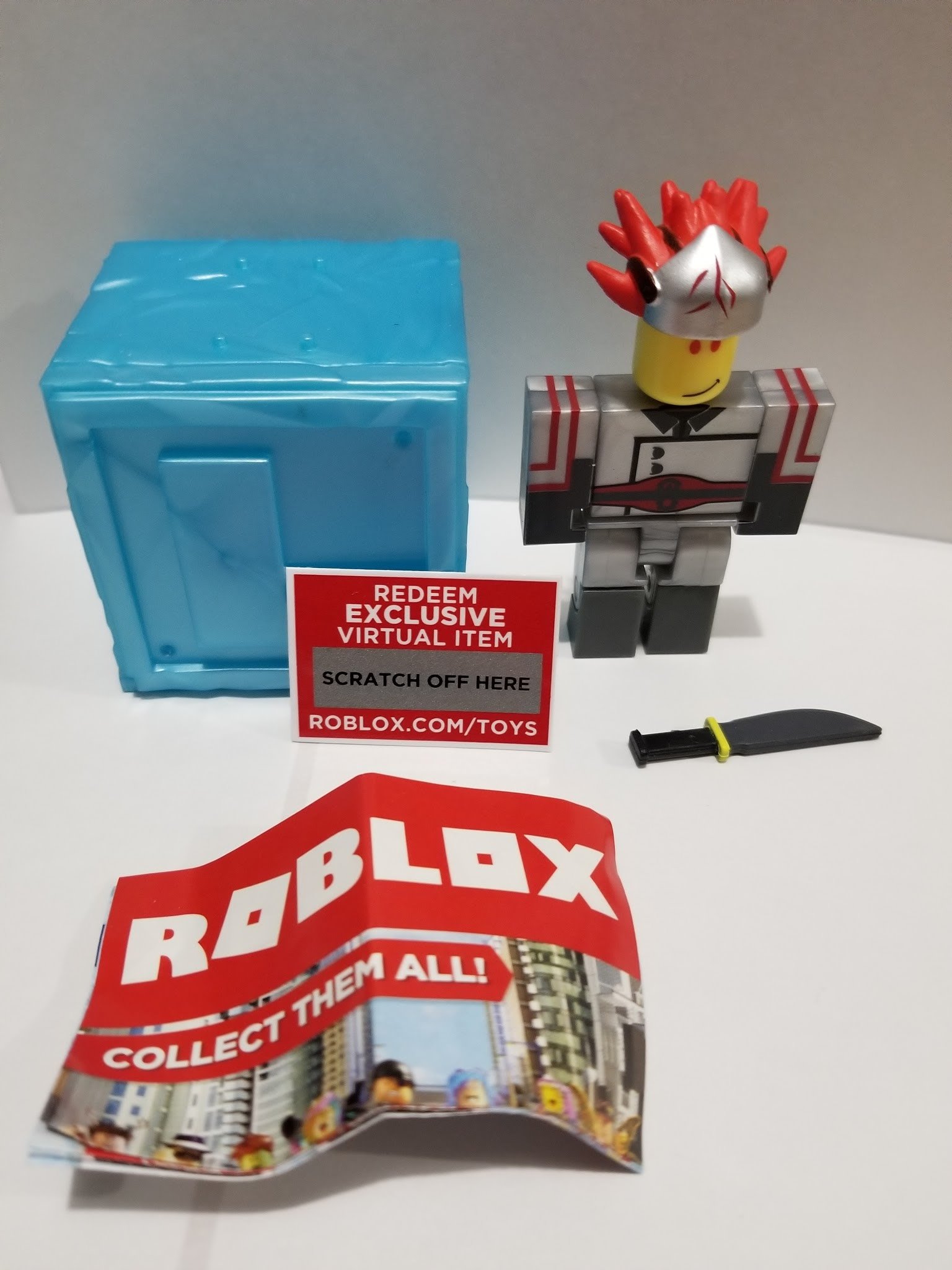 ROBLOX Series 3 Assassin! action Figure mystery box + Virtual Item