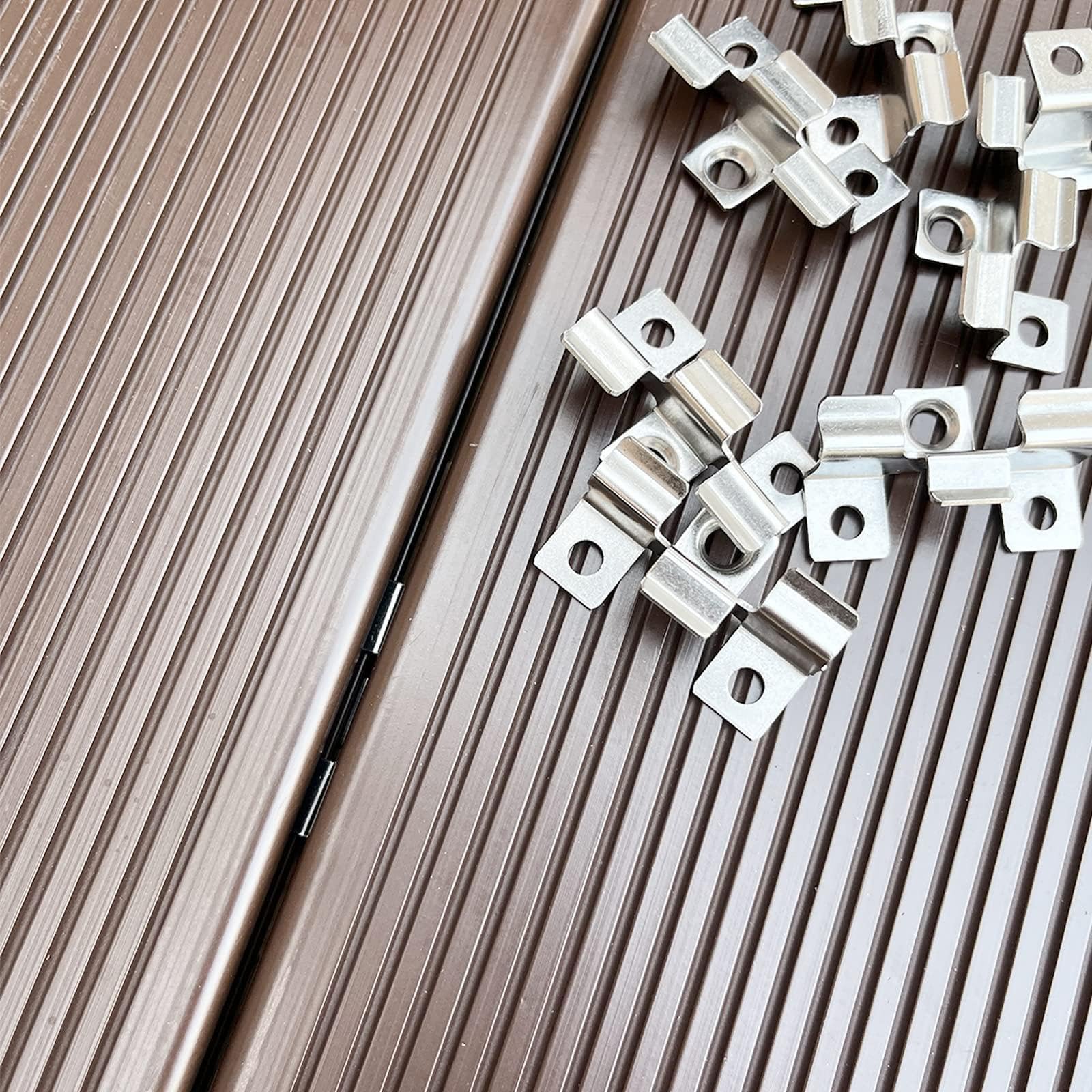 Composiet Decking Clips Bevestigingsbord Clip Composiet Decoratieve Verborgen Bevestiging Bevestiging Bevestiging Metalen Clip 50x Bevestigingsclips met Zwarte Schroef Flush Montagebeugel