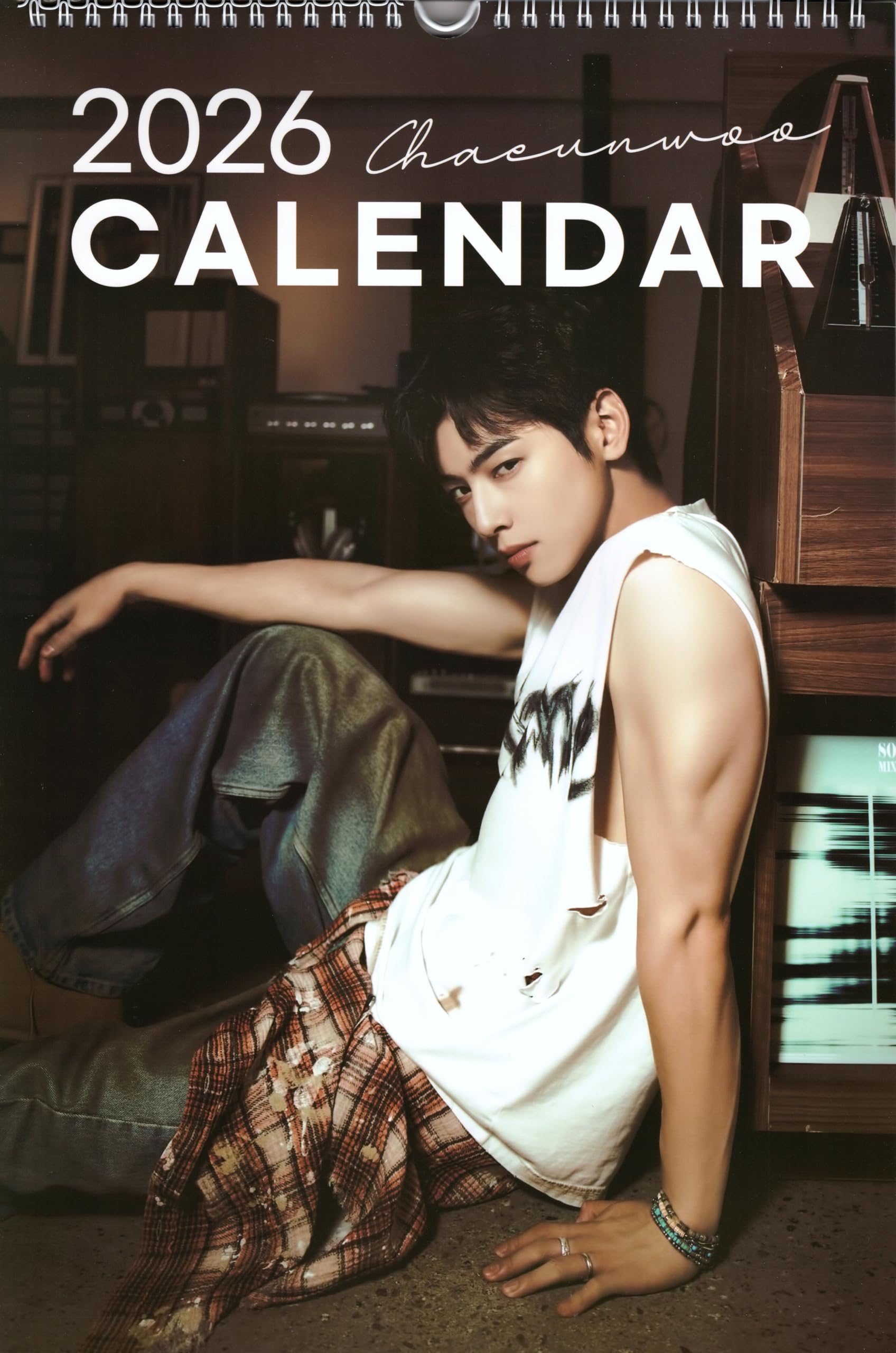 Amazon.co.jp: チャウヌ グッズ 大判 壁掛け カレンダー 2026年 (令和8