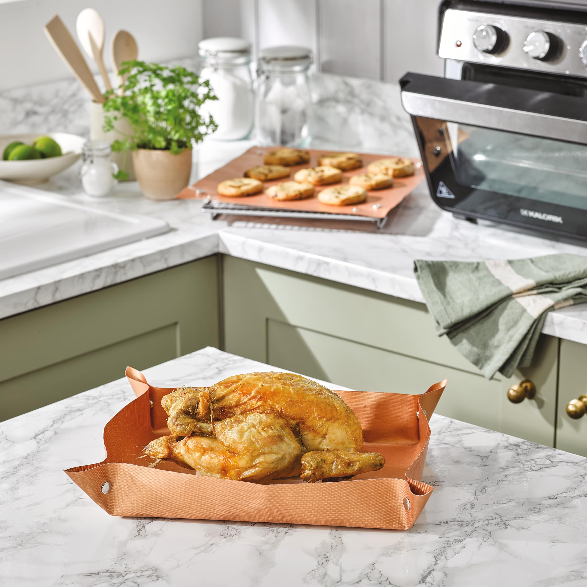 Set of 2 Silicone Snap-On Baking Trays - Reusable 4-Sided Flexible Non-Stick Baking & Roasting Tin Liners with Corner Poppers, Kitchen Cooking Accessories – Each Measures L40 x W30cm