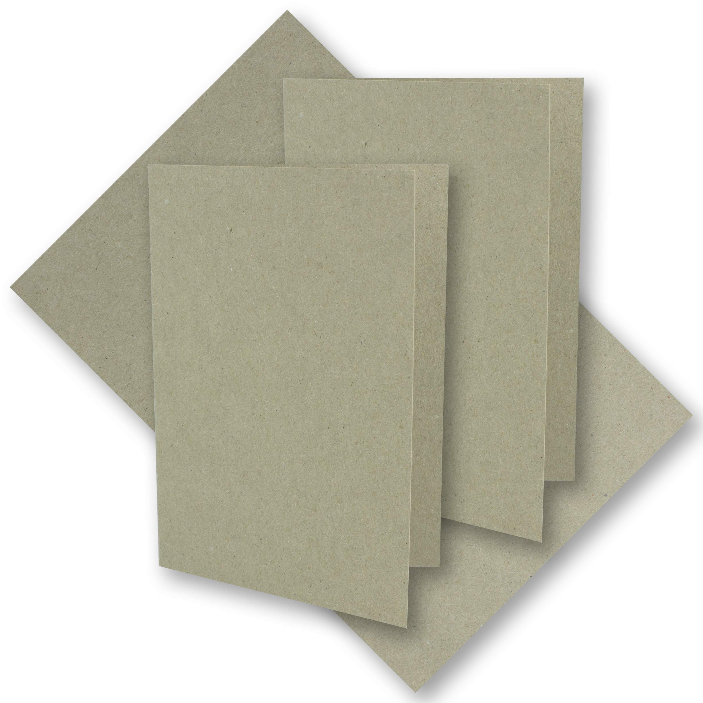 Tarjetas plegables de papel kraft vintage DIN A6-105 x 148 mm, marrón arena, reciclaje, 220 g/m², en blanco en medio de GUSTAV NEUSER 700 Karten GRIS
