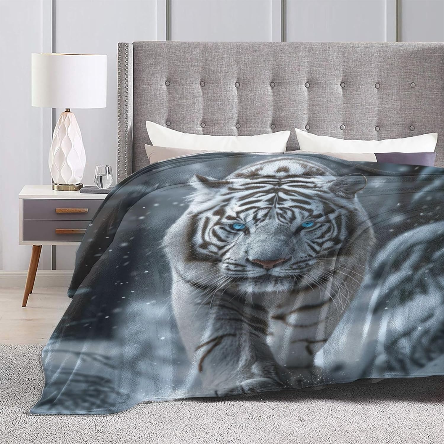 White Tiger Blanket for Women, Wildlife Animal Throw Blankets Soft Lightweight Flannel Throws for Bed Sofa Home Decor, Gifts for Girls Kids, 50x60in