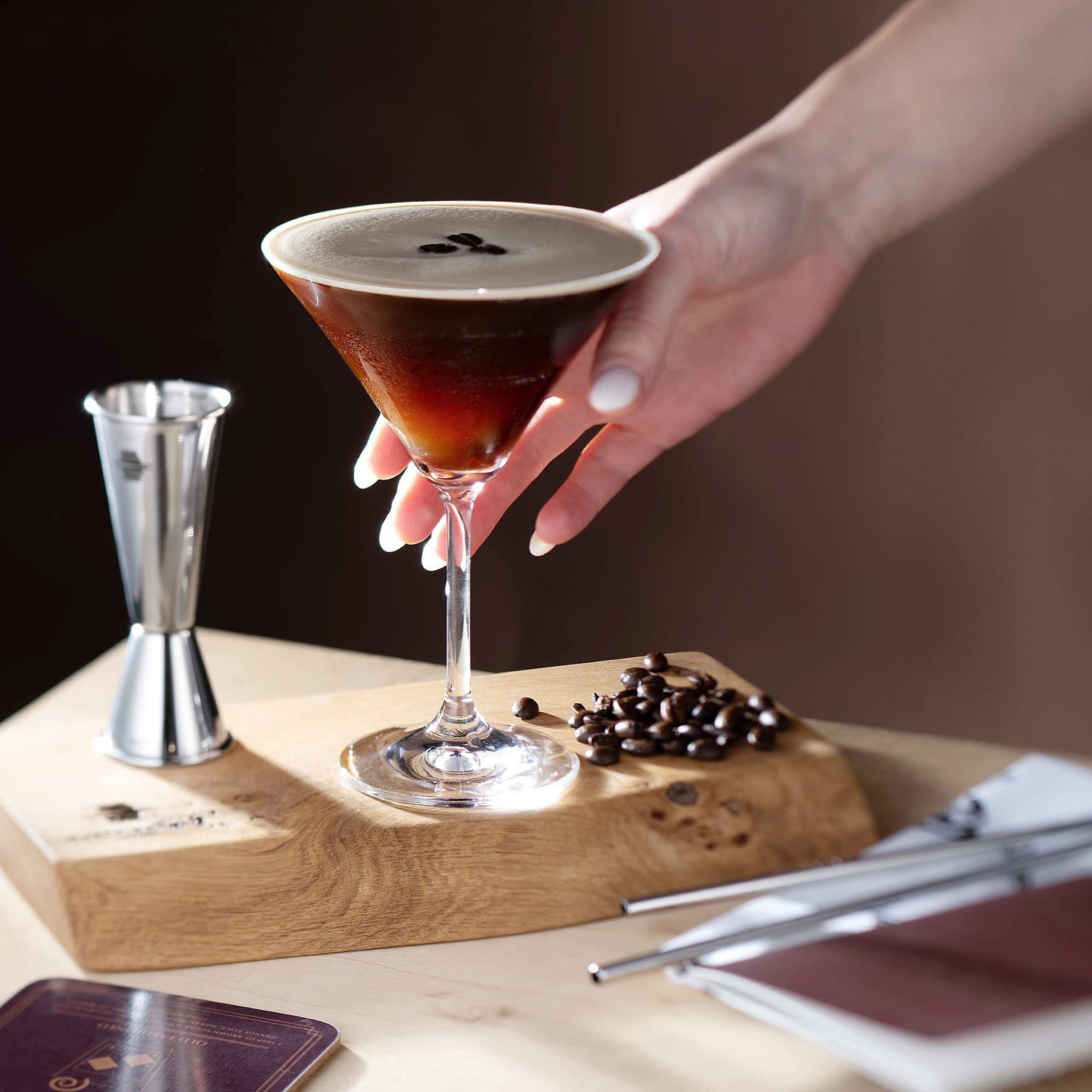 Mayfair Ensemble shaker à cocktail – Grand shaker en acier inoxydable de style Manhattan de 750 ml avec passoire intégrée, double doseur 25/50 et livret de recettes de cocktails |