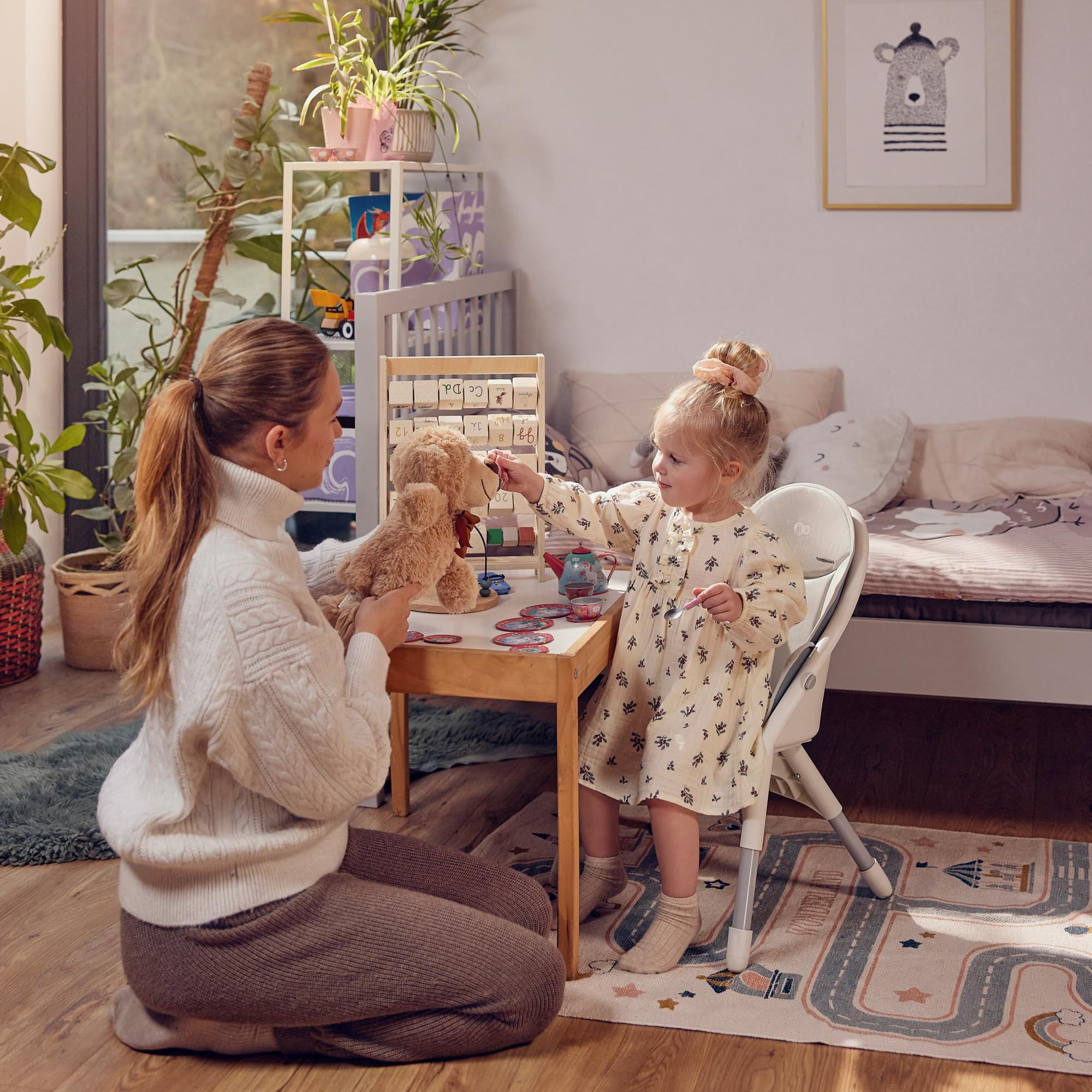 Kinderkraft DINNLY krzesełko dla dzieci, krzesło dla dzieci, regulowane podwyższenie, dla dzieci w wieku od 6 miesięcy do 5 lat, jasnoszary