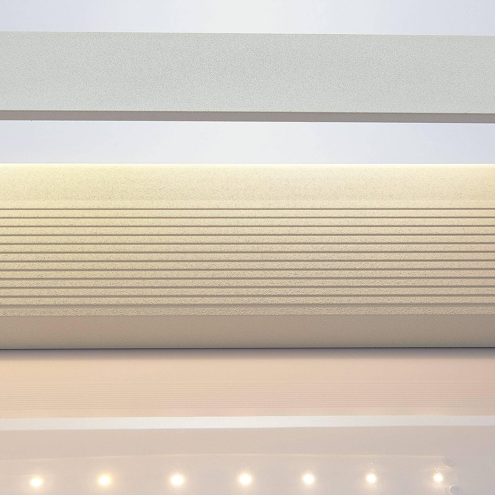 Lindby LED Wandleuchte, Wandlampe Innen Lonisa (Modern) in Weiß aus Metall (1 flammig) - Wandstrahler Wandbeleuchtung Schlafzimmer/Wohnzimmer Licht nach oben & unten Wohnzimmerleuchte