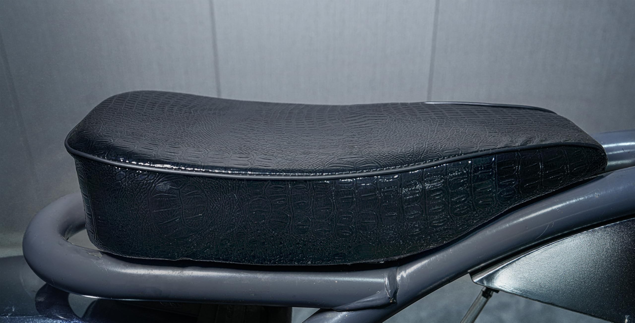 Amazon.com: JMCHstore Black Crocodile-Texture 17'' Seat for