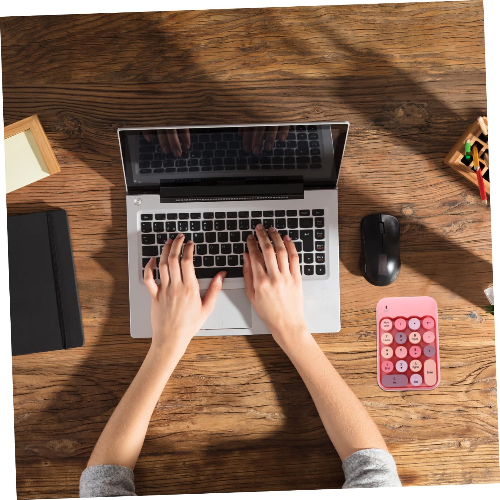 Tastierino 18 Tasti Indipendenti Compatto Numerico Wireless P Rosa in ABS Tasto Backspace Funzionale e Design Portatile per Notebook e Moduli Finanziari