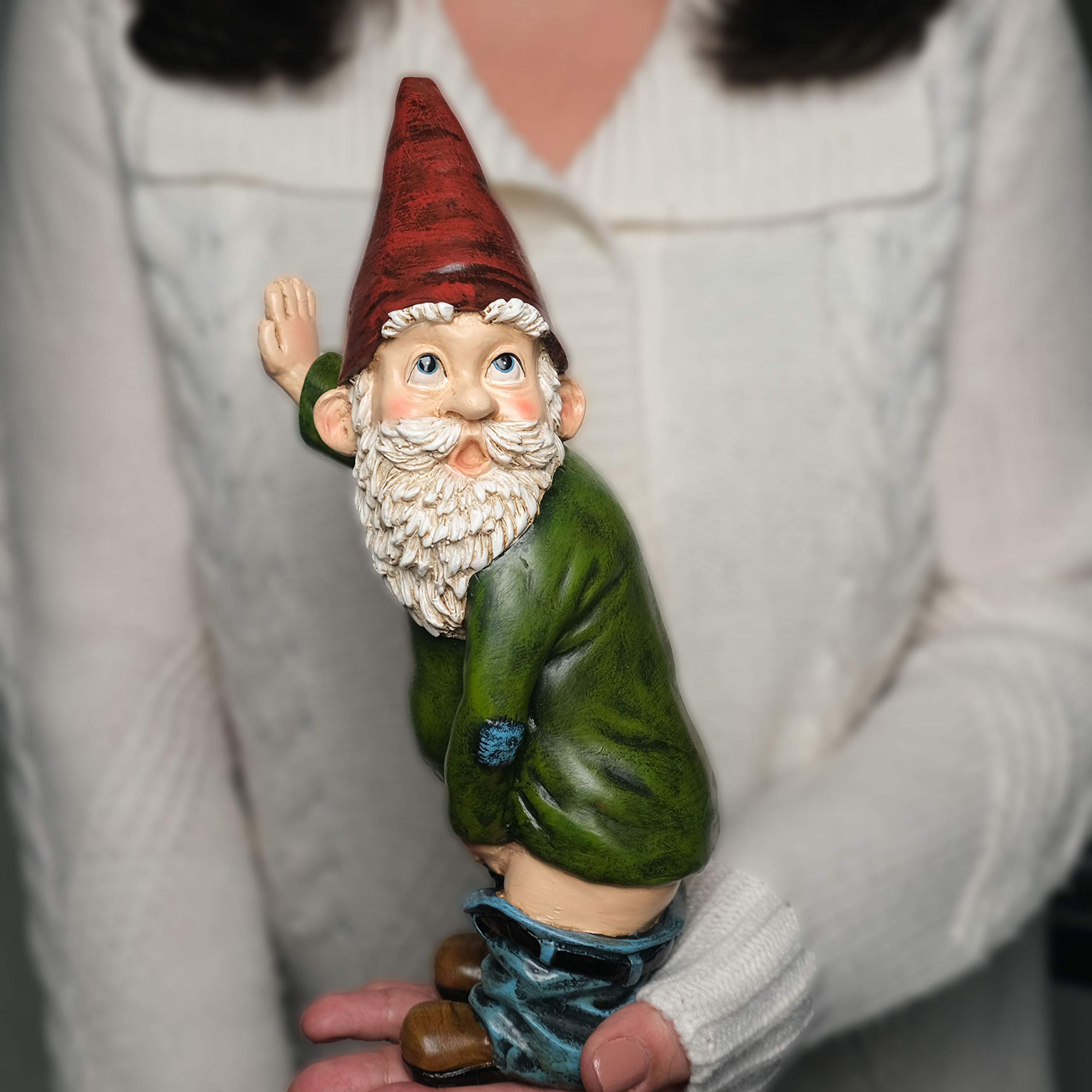 Zwerg Statue – 26,2 cm hoch Polyresin – Willy der pinkelnde Gartenzwerg für Rasen-Ornamente, Innen- oder Außendekorationen – Rot und Grün Lustige Zwerge