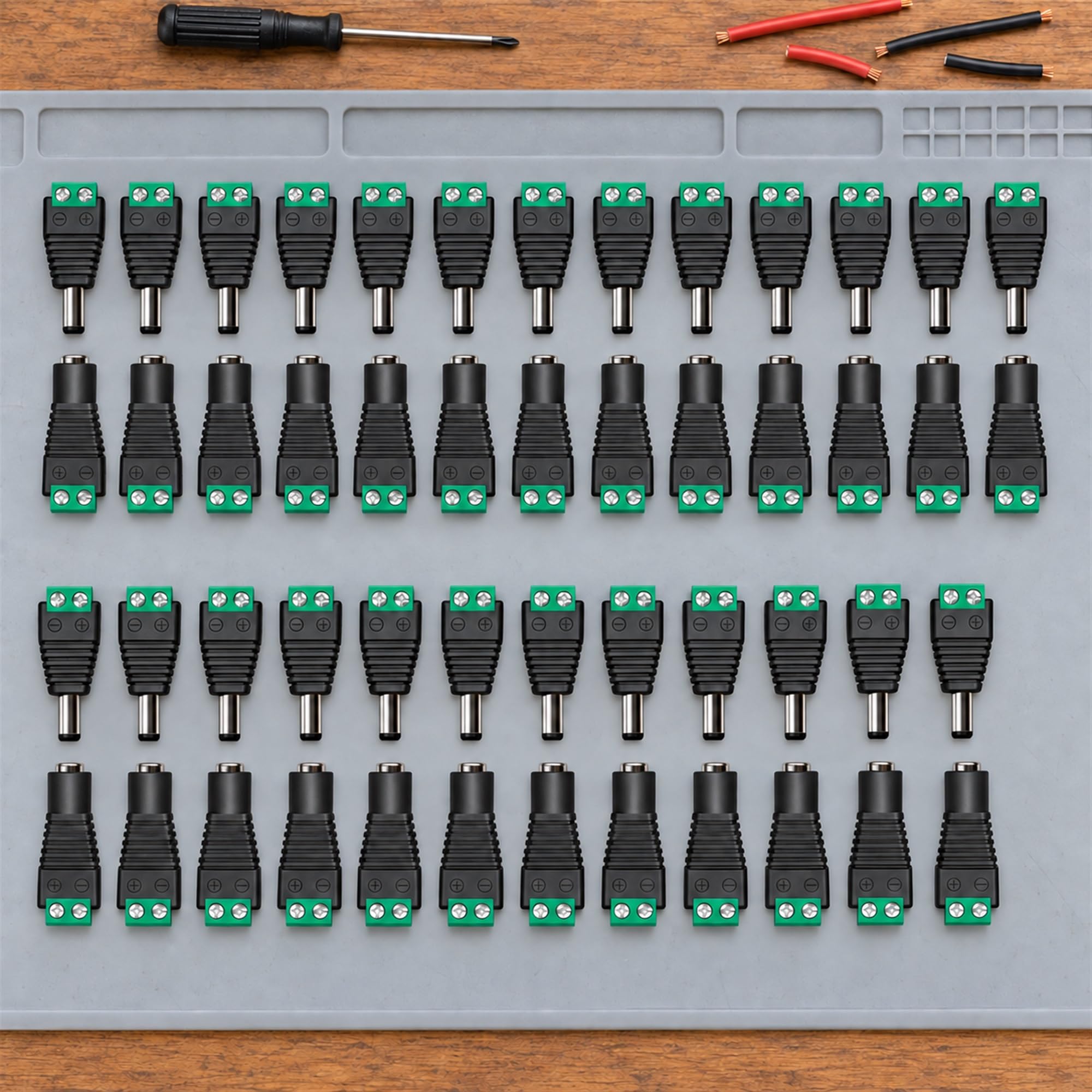 PVC DC Plug and Jack Connectors, Power Cable Connection Accessories for LED Lighting and CCTV Wiring Installation