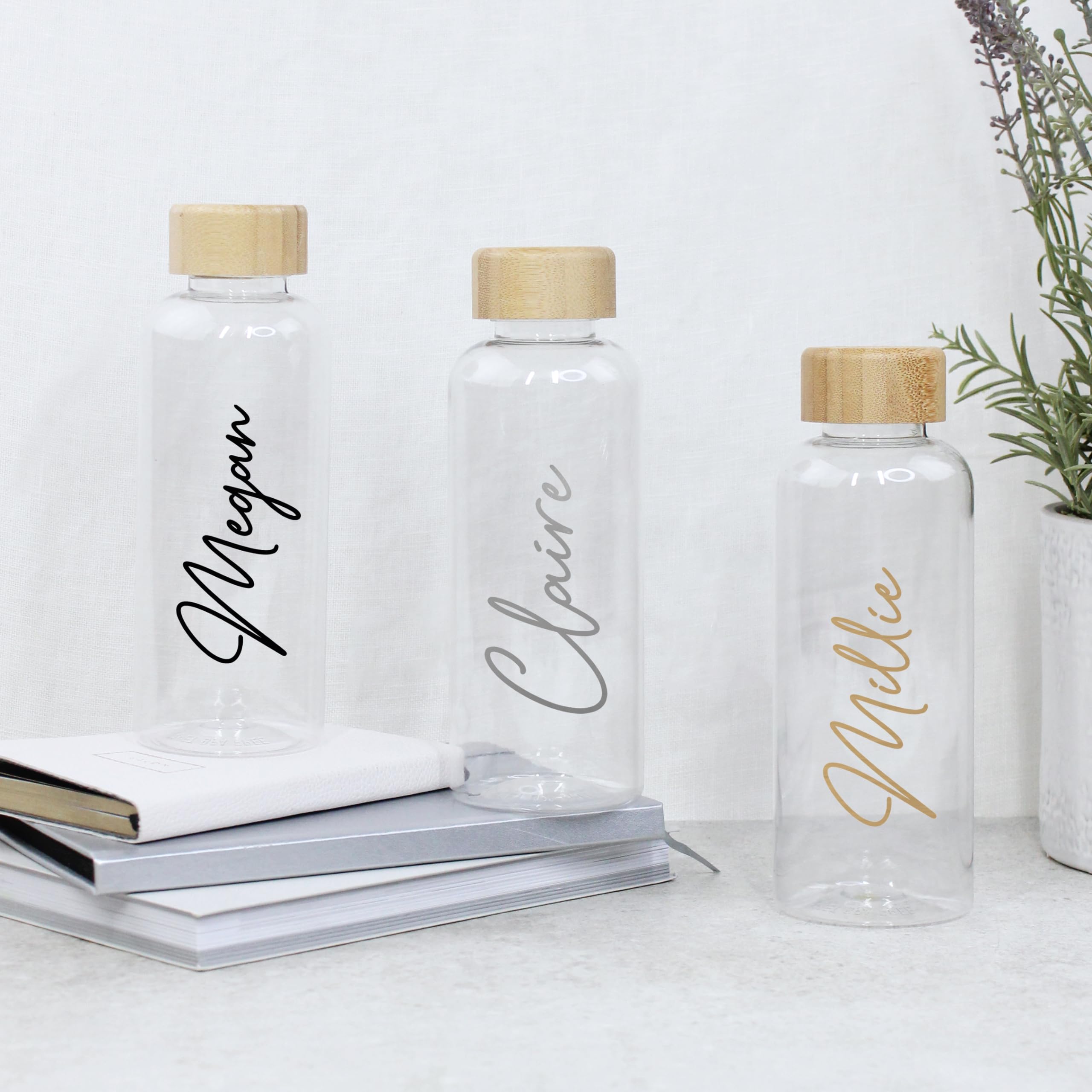 eBuyGB Personalised Clear Water Bottle with Wooden Lid, Recycled Plastic Drinks Bottle, Non Spill Seal Screw Top, 600ml Reusable Eco-Friendly Bottle