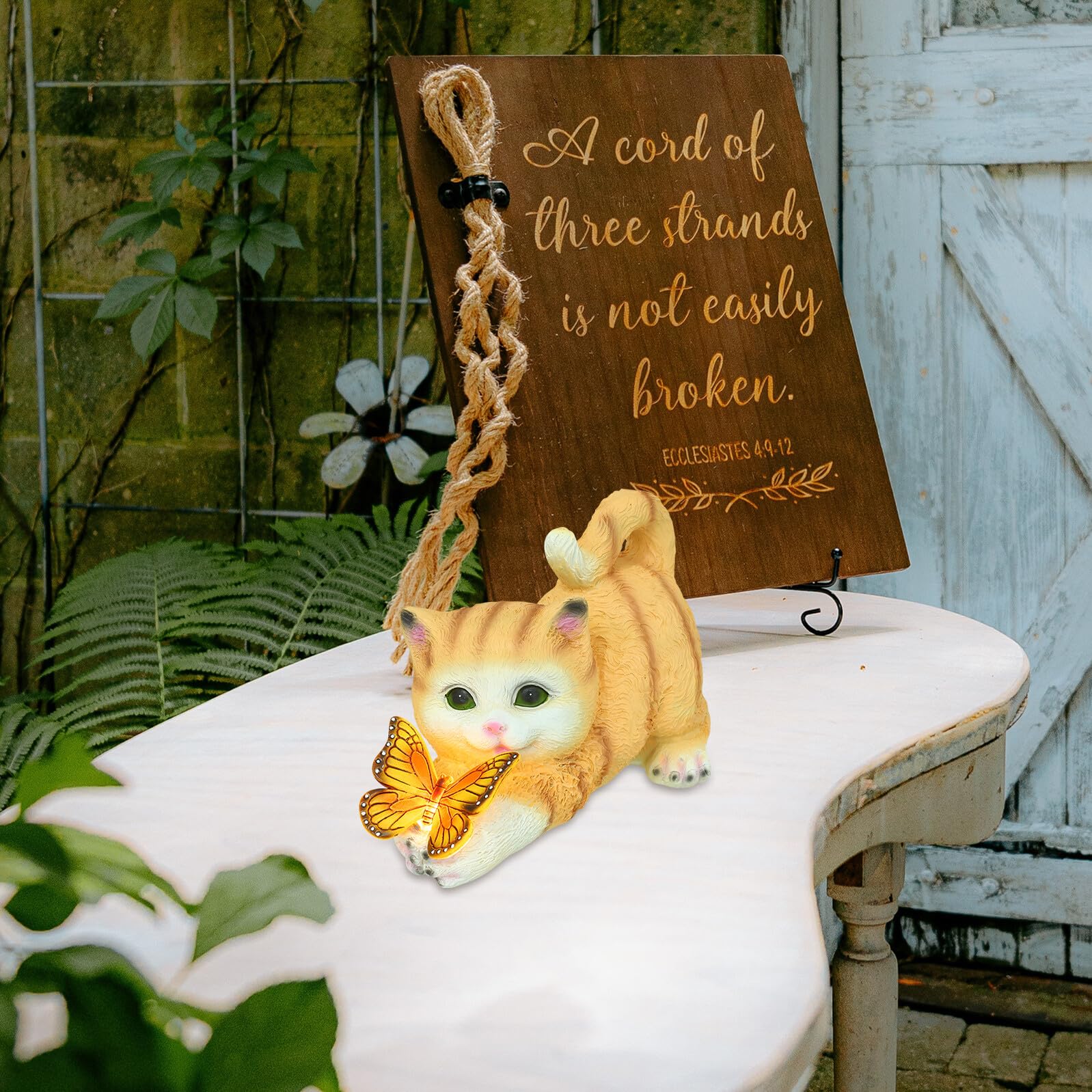 Artibetter Solarbetriebene Katzenfigur aus Kunstharz für Garten, Gelb | Realistische Form, Dekorativ für Außenbereiche, Detailreiches Tiermotiv für Sammler und Katzenliebhaber