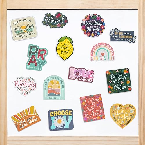 Miniatura 8 de Christian Art Gifts Imán inspirador para refrigerador con versículo bíblico para hombres y mujeres Dios está conmigo