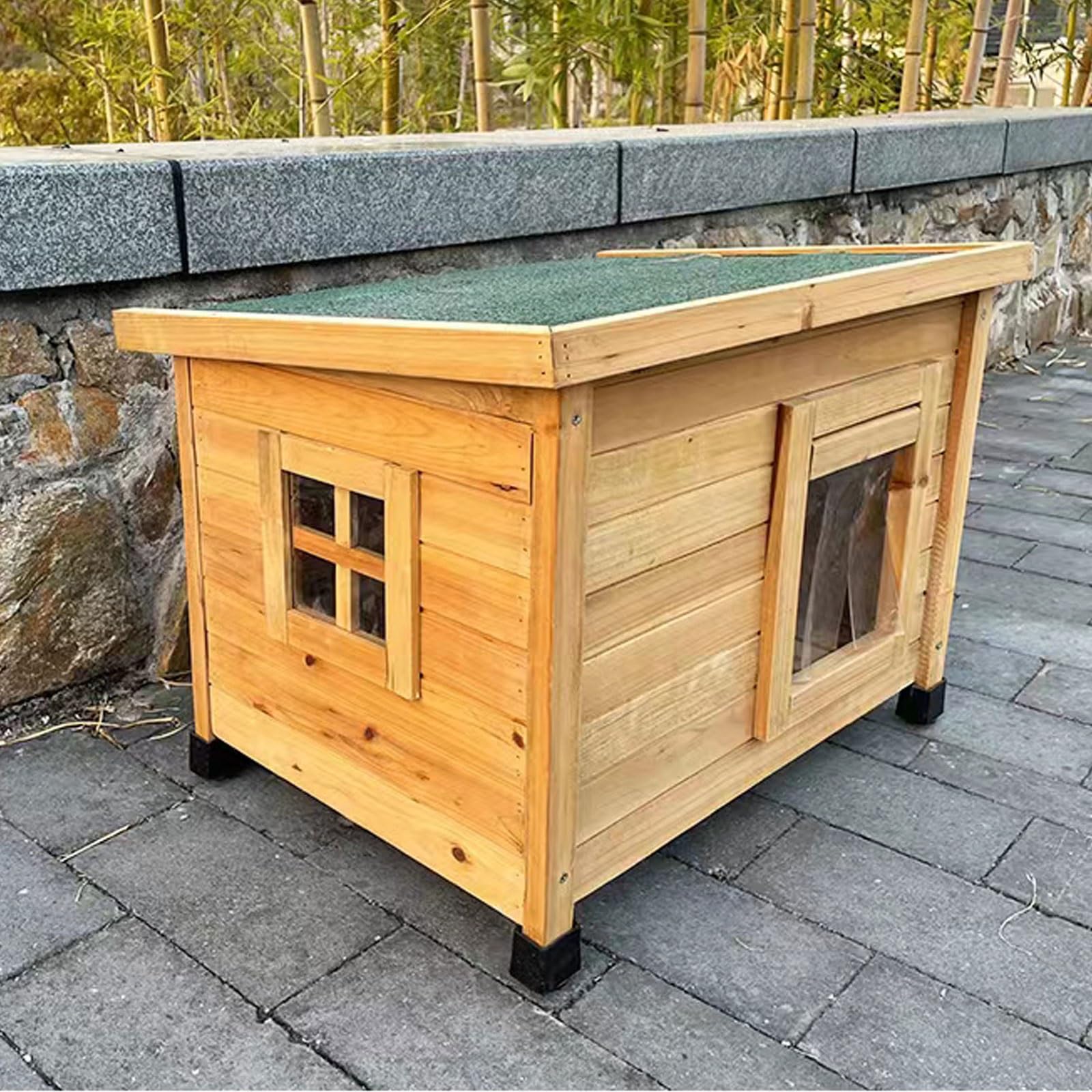 Amazon | 屋外用犬小屋 雨や雪に耐える防水傾斜屋根 通気口と高床を