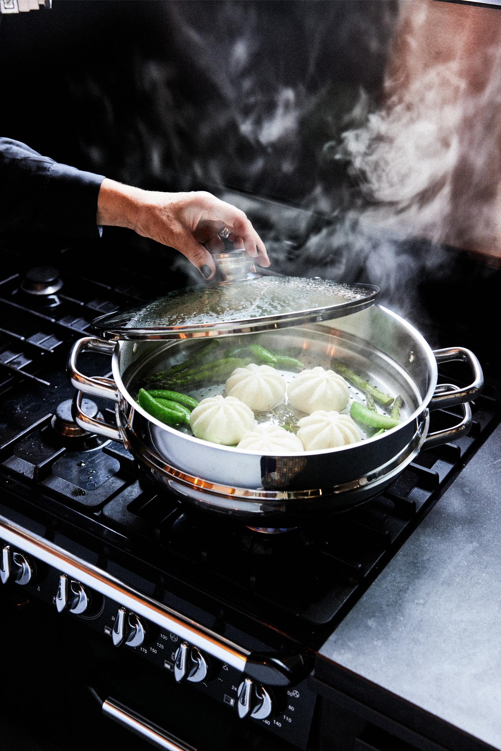 BAUMALU - Wok & Wok Vapeur 2-en-1 - Acier Inoxydable - Tous Feux dont Induction - Couvercle en Verre avec Bords Inox et Trou Vapeur - avec Légumier et Panier - Poignées en Métal - Ø32cm