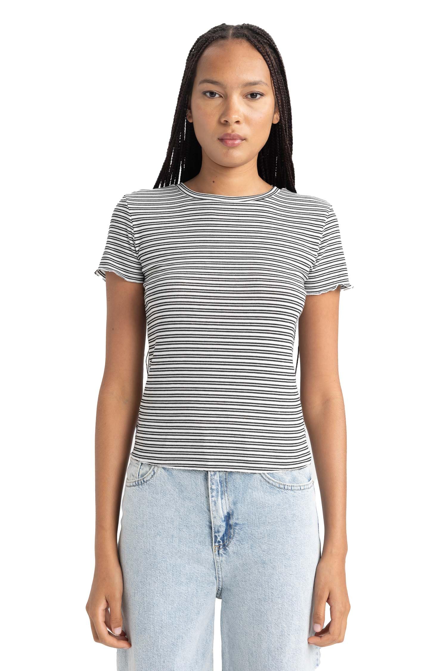 Kadın Slim Fit Bisiklet Yaka Kısa Kollu Tişört