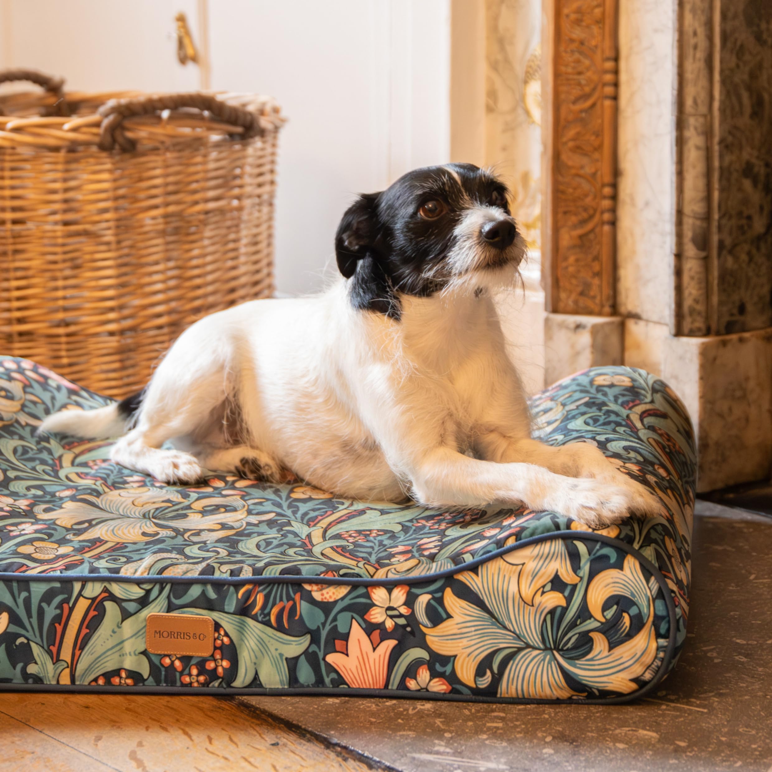 Rosewood x Morris & Co. - Colchón reclinable Golden Lily - Cama de Lujo para Perro de Espuma viscoelástica con el icónico Estampado de William Morris, Funda Lavable, Tela Resistente a los arañazos