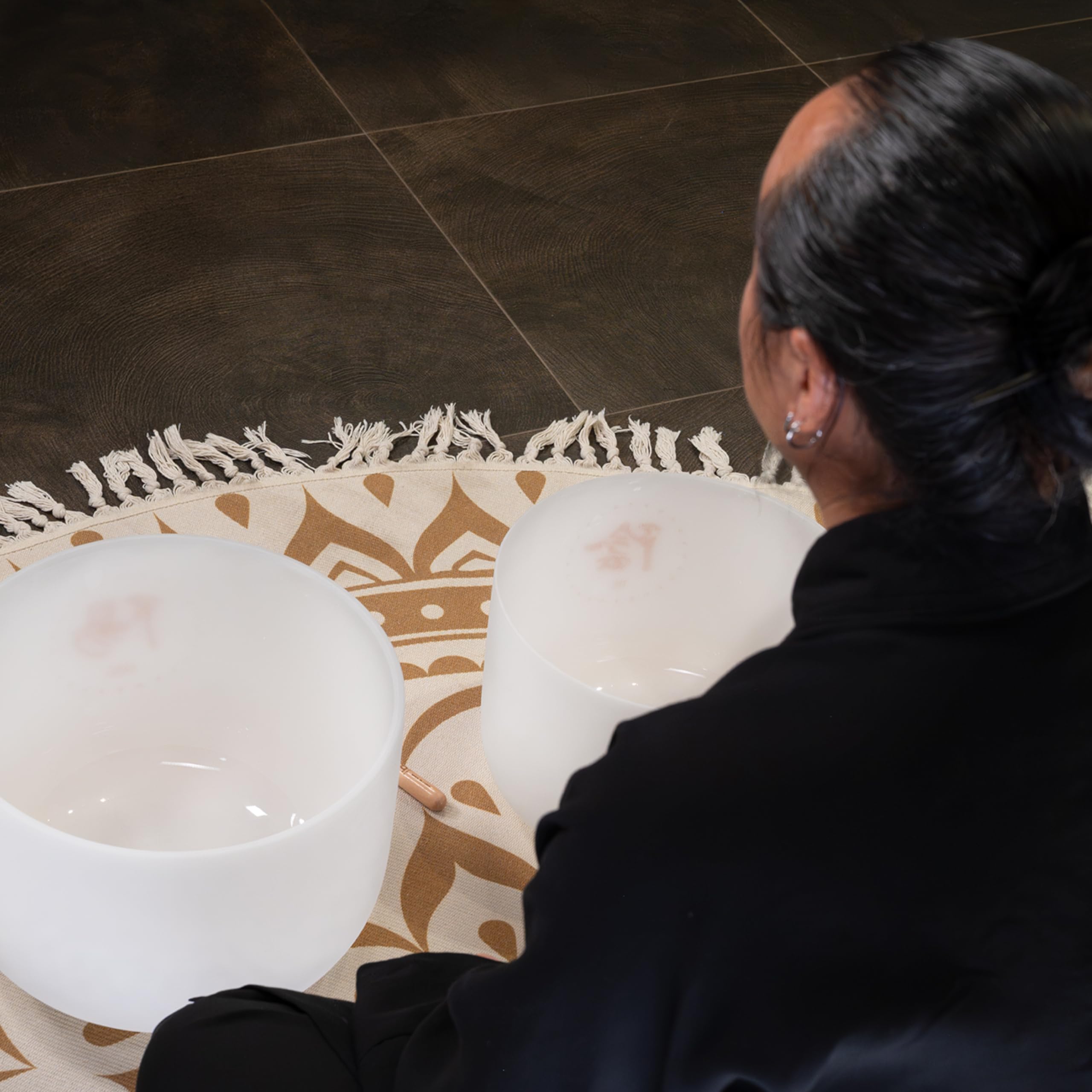 Meinl - Set di 2 campane tibetane in cristallo Sonic Energy Yin/Yang - TCM in quarzo smerigliato sintonizzato con mazzuole, borsa, O-ring, per meditazione, yoga, bagni sonori, guarigione dei chakra