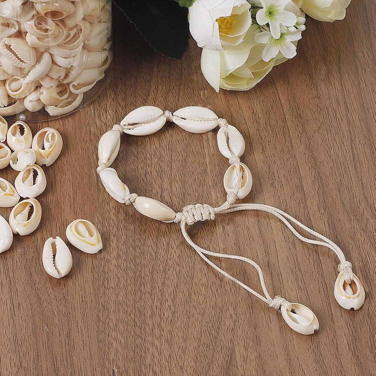 KEILEOHO 500 PCS 0.6-0.7 Inch Natural Cowrie Shell Beads, White Spiral Shell Bead Smooth Cut, Beach Seashells with Hole for DIY Craft, Anklets, Bracelets, Necklaces, Decor Hair