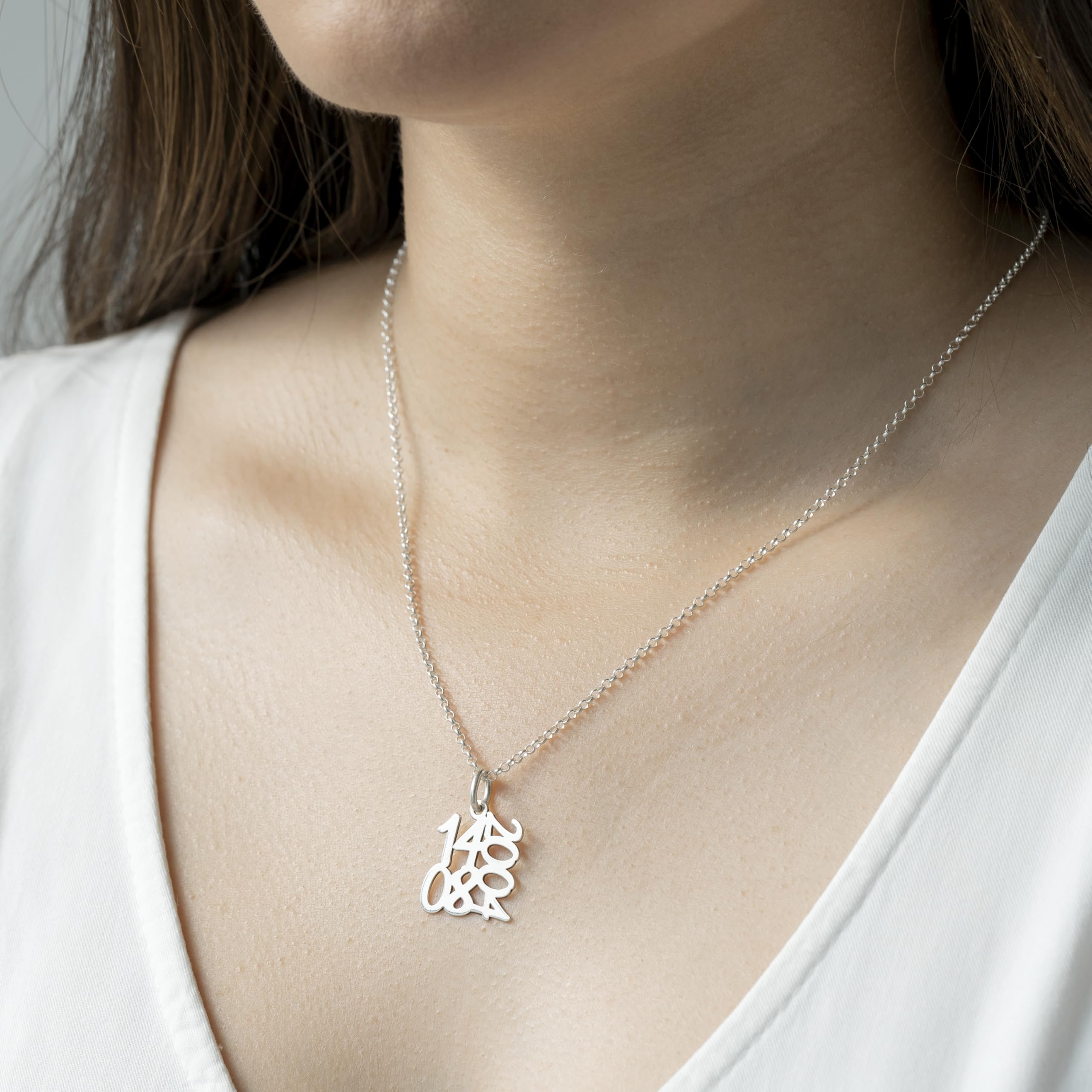 Collar con Fecha de Aniversario Mujer Unisex en Plata de Ley 925 Cadena de 45cm + Alargador. Regalo ideal de San Valentín, para Novia Madre Abuela. Hecho en España. (Collar Fecha Plata)
