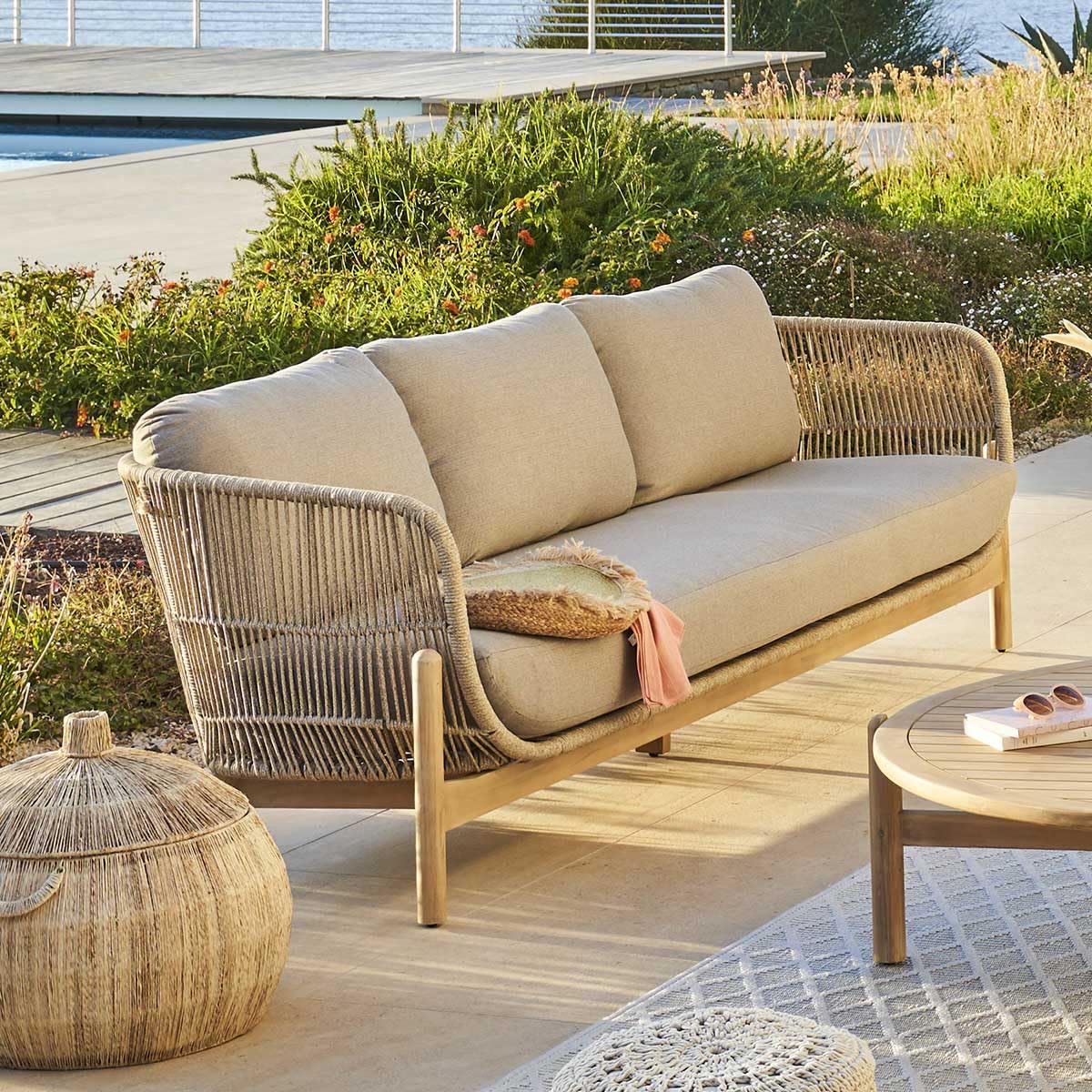 Hespéride - Divano da Giardino Deona Color Tortora e Acacia - 3 posti - Cuscini sfoderabili e idrorepellenti - Arredamento per Giardino, terrazzo e Balcone