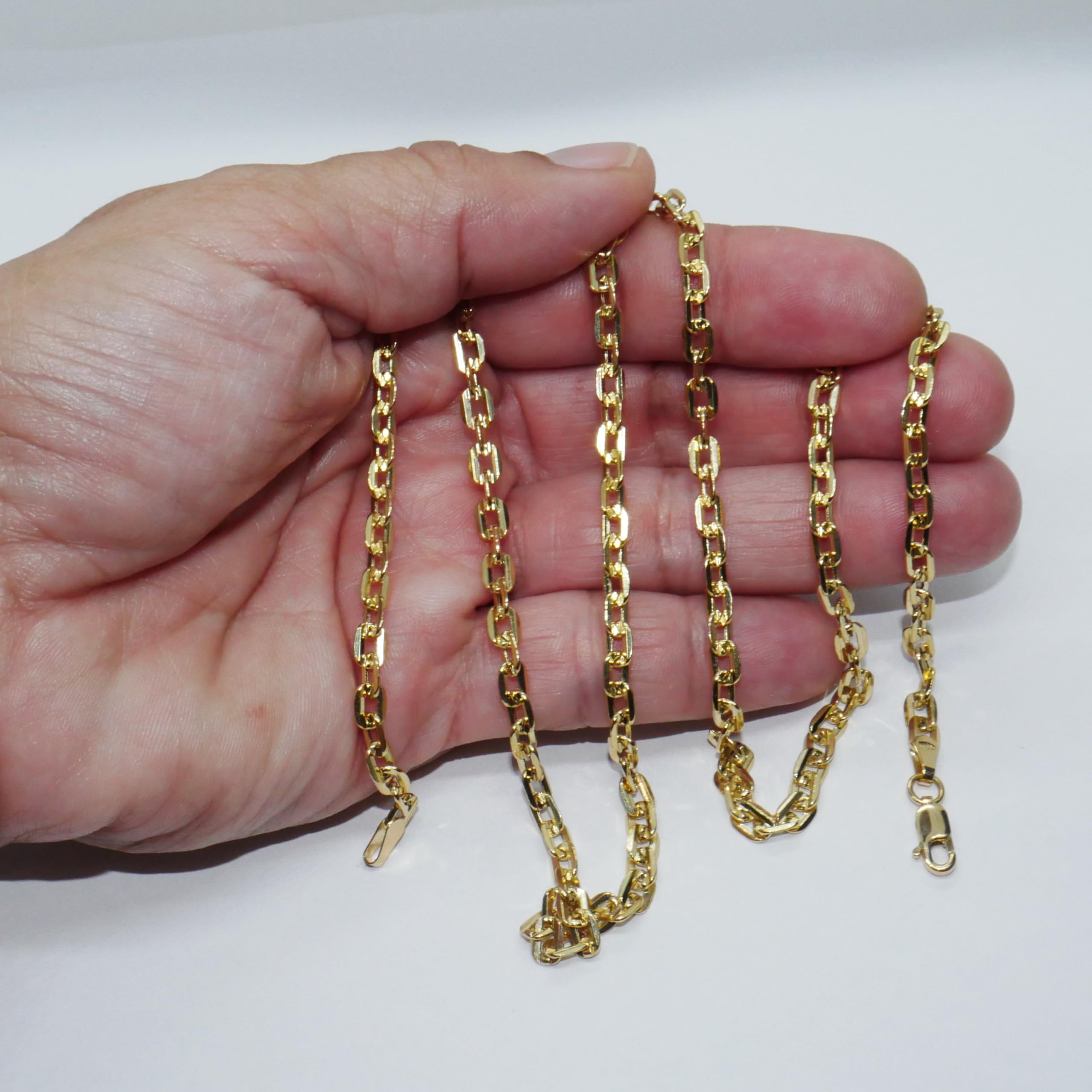 Never Say Never Cadena de oro amarillo de 18k para hombre con eslabones cuadrados planos de 4 mm y 60 cm de largo. Elegante, brillante y versátil