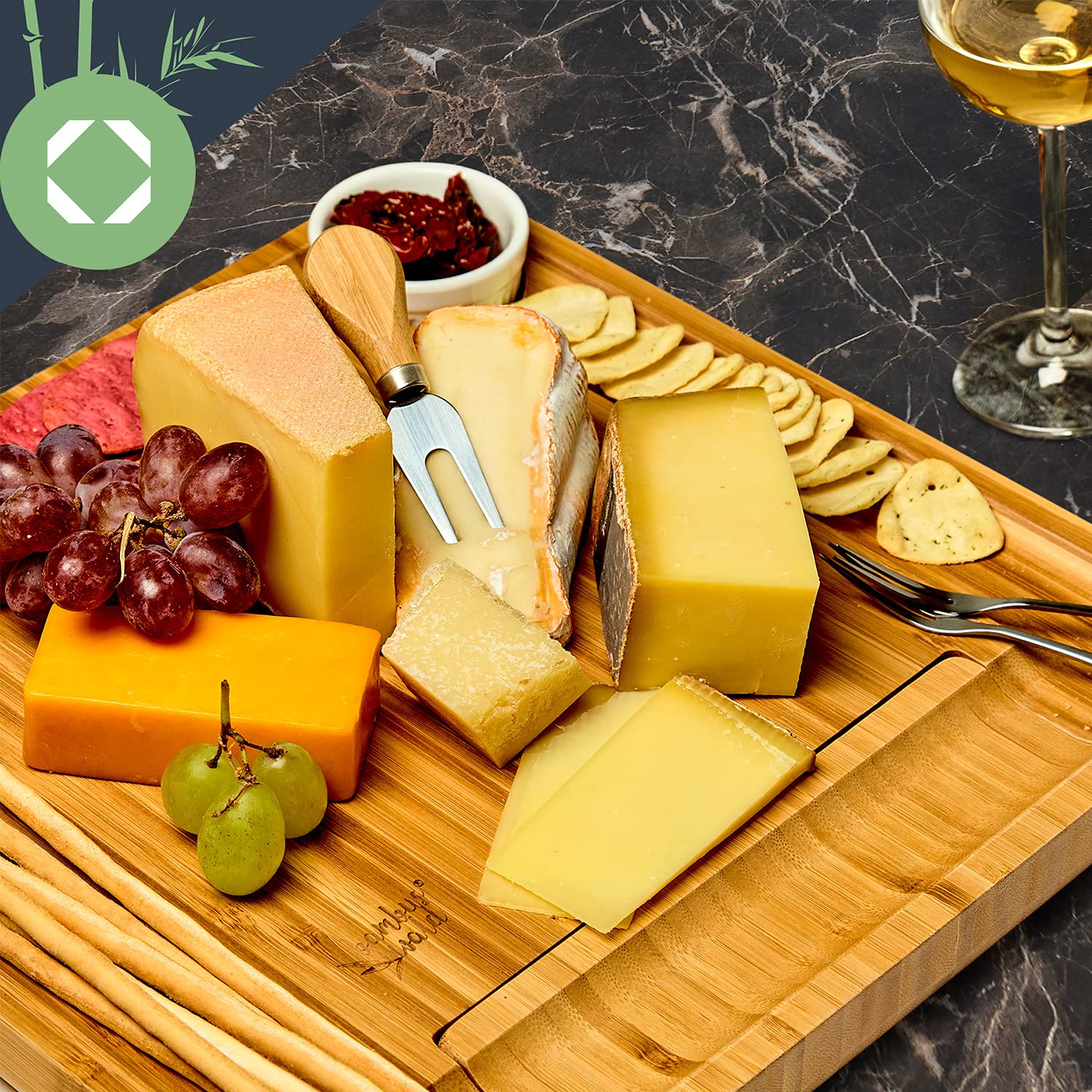 Tabla de quesos ecológica XXL incl. 4 cuchillos de queso de bambú | 34x34x4,5cm y un cajón | para servir galletas, queso, salami, tabla de cortar queso, plato para servir, tabla de quesos