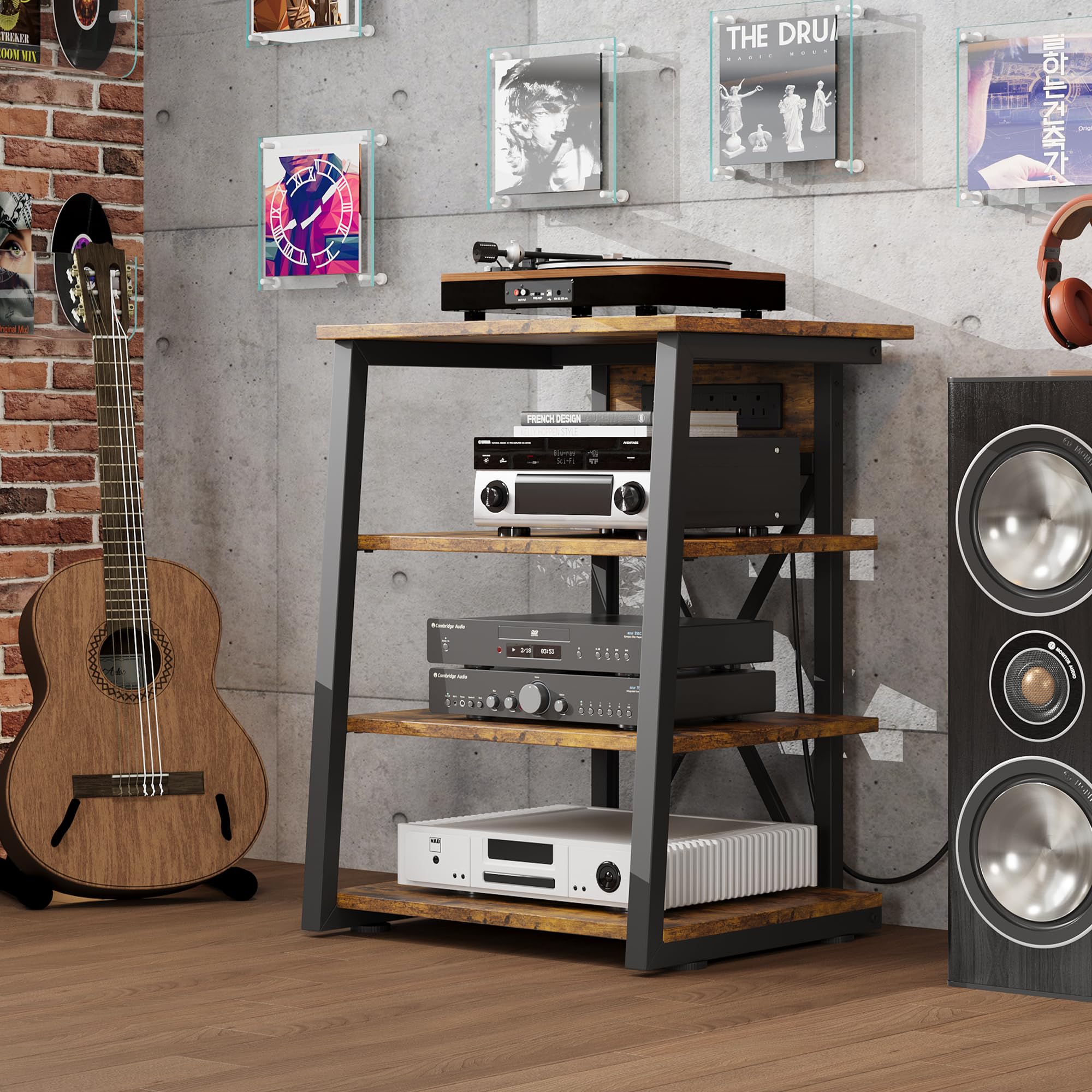 Garvee Estantería Audiovisual Esquinera 4 Niveles Marrón Rústico, Mueble Tocadiscos con Carga USB, Estantes Ajustables y Estructura Metálica En X para Salón y Multimedia 60×48×77 cm