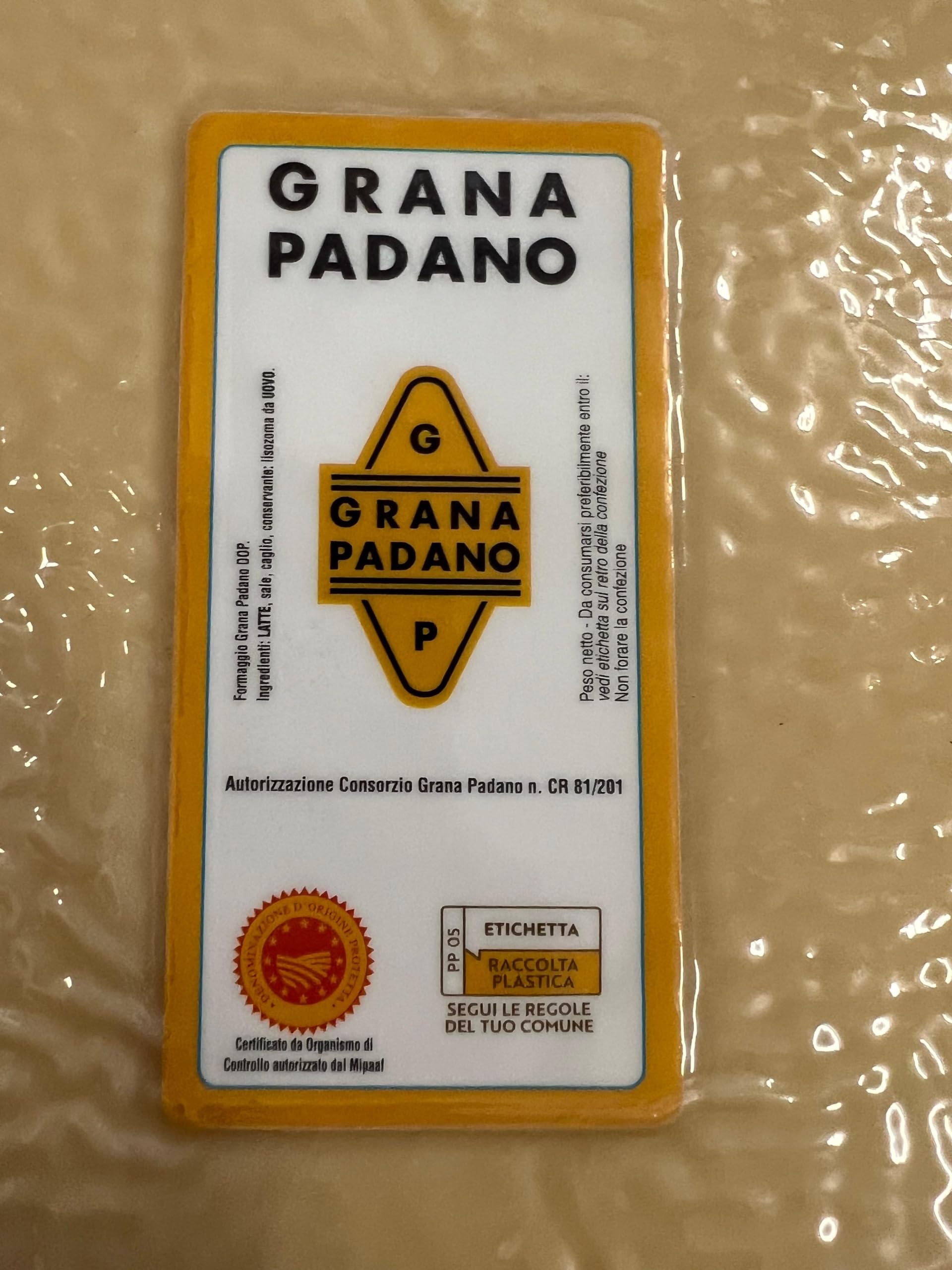 Grana Padano DOP – połowa forma