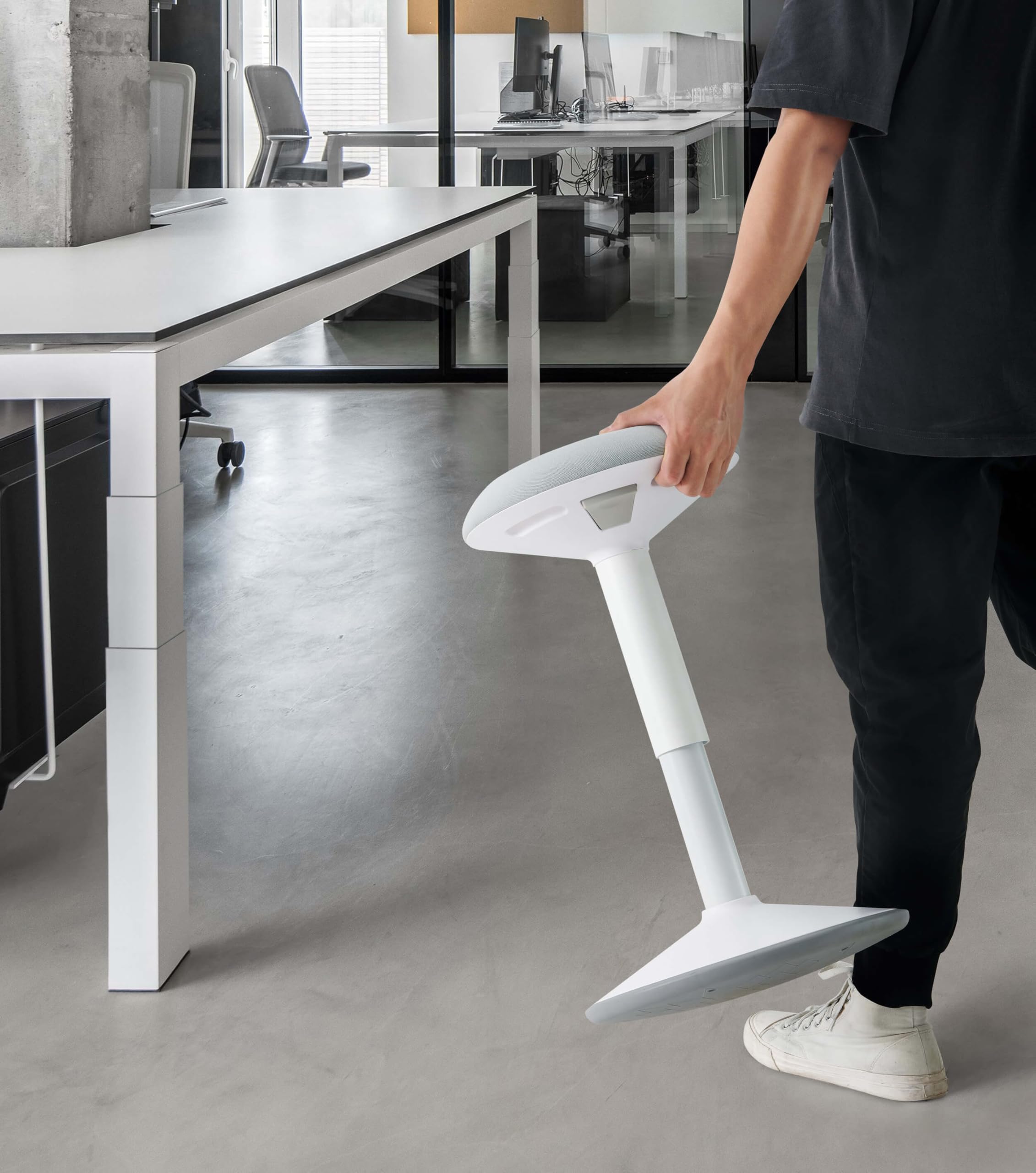 Eigentlich ergonomischer Pendelhocker Bürohocker weiß/grau, 54–79cm | Bürohocker Schwinghocker für dynamisches arbeiten, höhenverstellbar 54–79cm, gepolsterte Sitzfläche, gesundes Sitzen