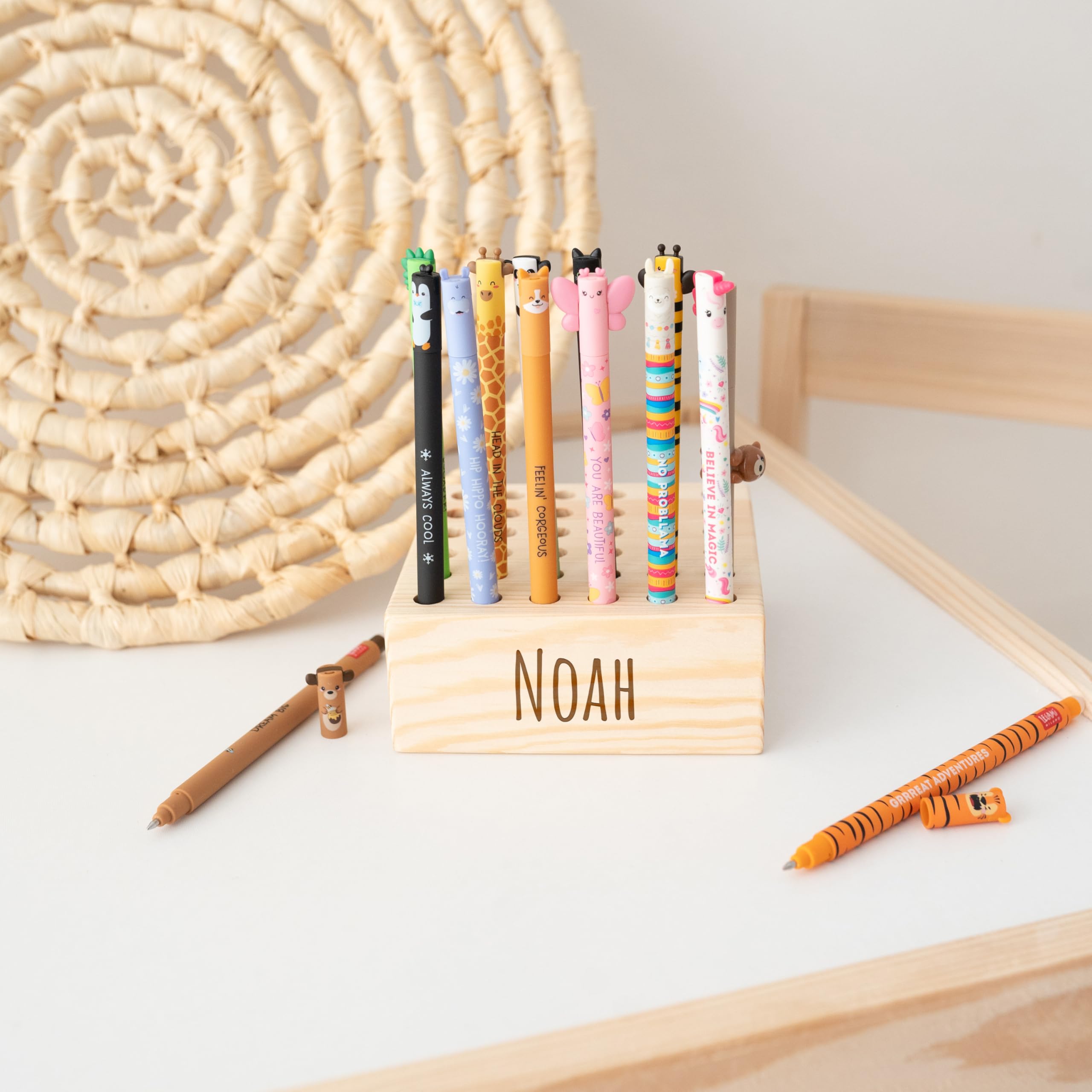 wunderwunsch Stiftehalter für Legami und co aus stabilem Holz, Stifthalter für Buntstifte Kinder Schreibtisch als Geschenk zur Einschulung und Grundschule (mit Name, quadratisch)