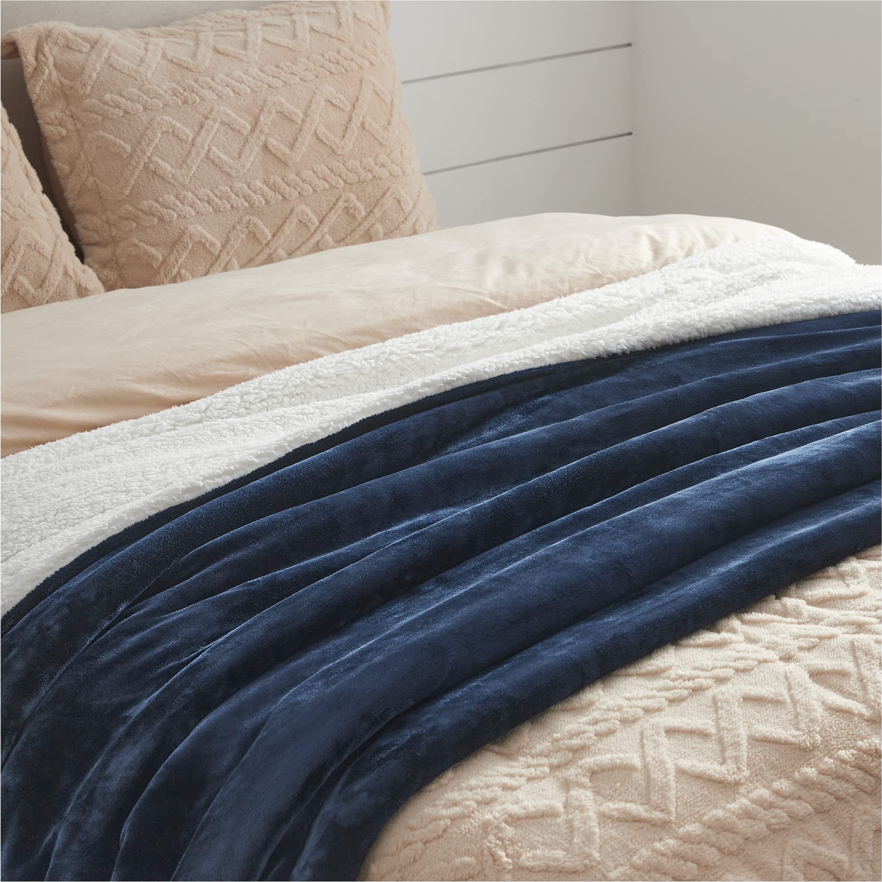 Bedsure Sherpa Fleece Throw Blanket for Couch Navy Blue Thick Fuzzy