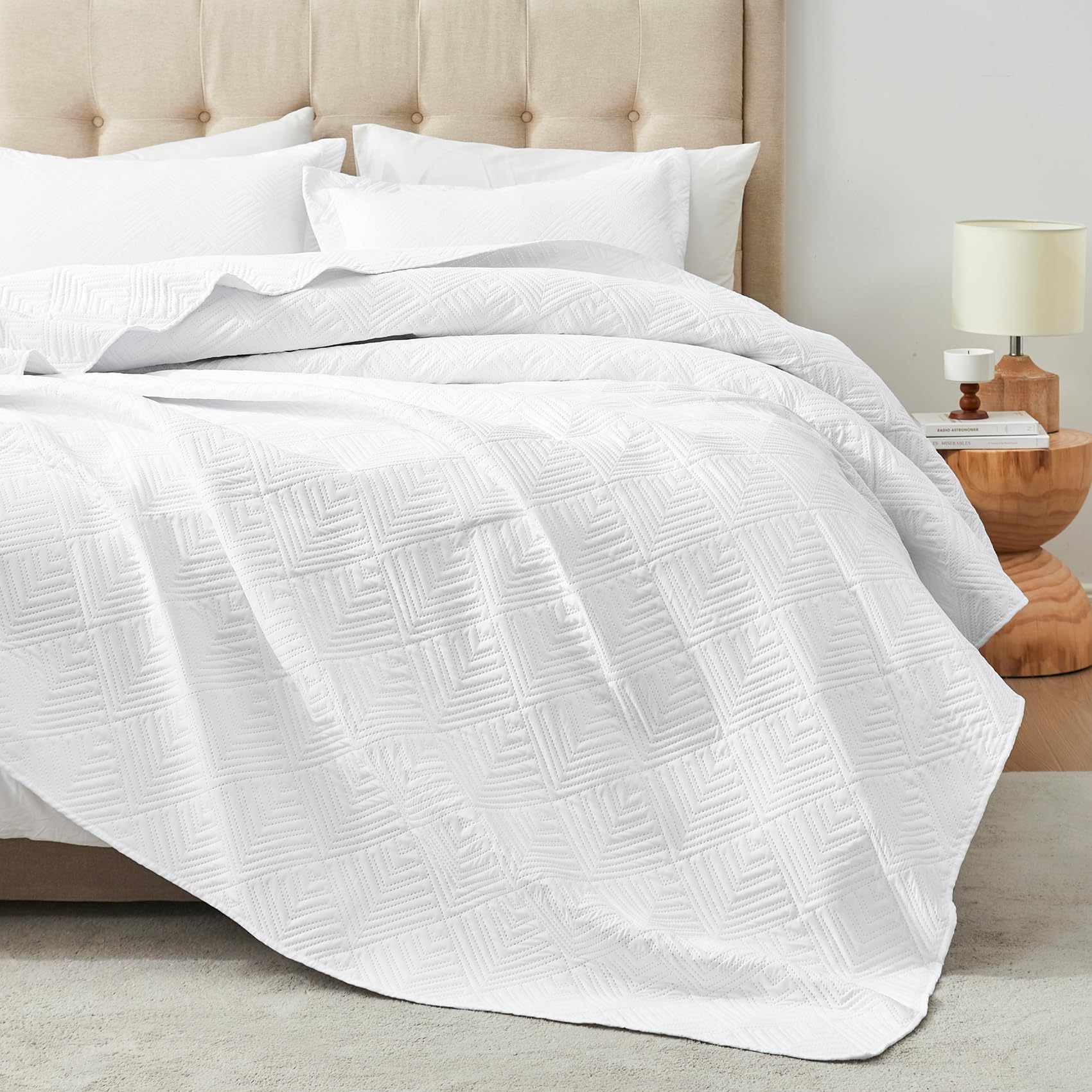 Hansleep White Quilt Queen Size - Geometric Ultrasonic All Season Bedspread Queen, Soft Lightweight Coverlet Bedding Set, 3 Piece (1 Quilt, 2 Pillow Shams)