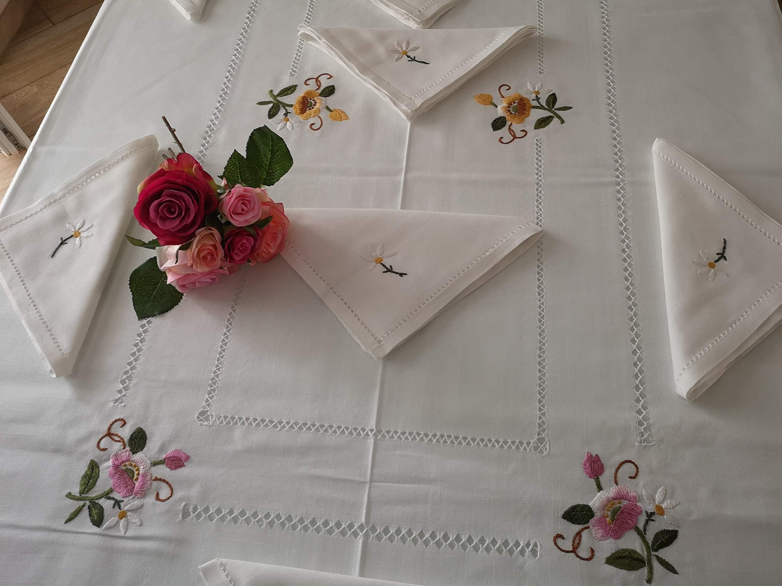 Elegante mantel x 12 de mezcla de lino (40 % lino 60 % algodón) con bordado de flores a mano en punto completo.