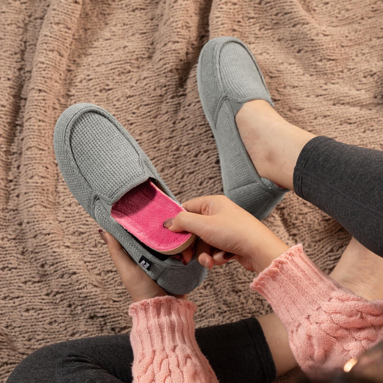 RockDove Women's Two-Tone Hoodback Slipper with Removable Insole - Image 2