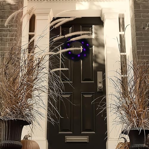 Miniatura 6 de Crowye Corona de pasto de las pampas de Halloween con luces moradas de 26 pulgadas, corona de pampa negra artificial, bohemia grande, corona moderna