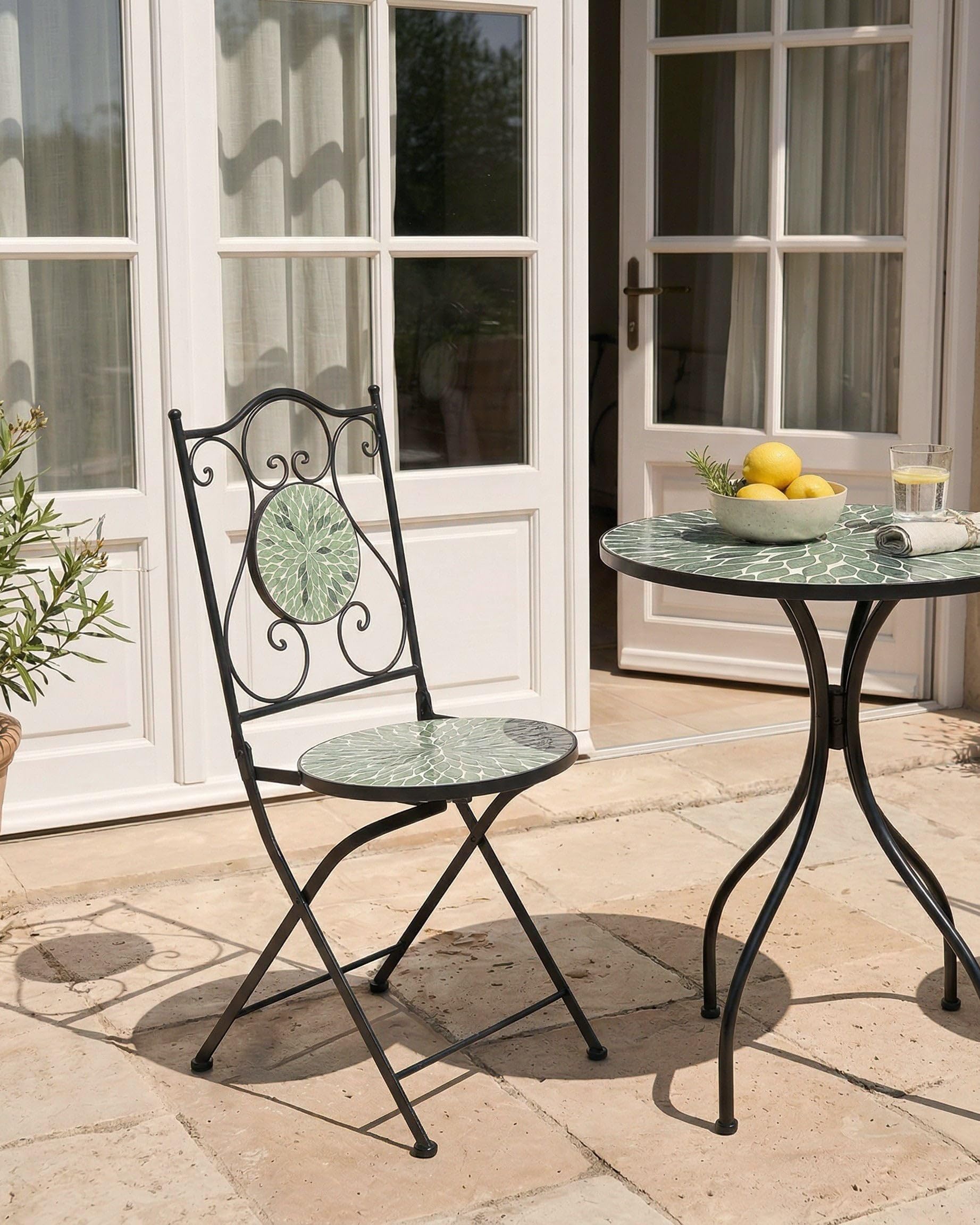 Beliani Set da giardino in metallo 2 sedie in stile ferro battuto pieghevoli con piastrelle in mosaico ceramica nero