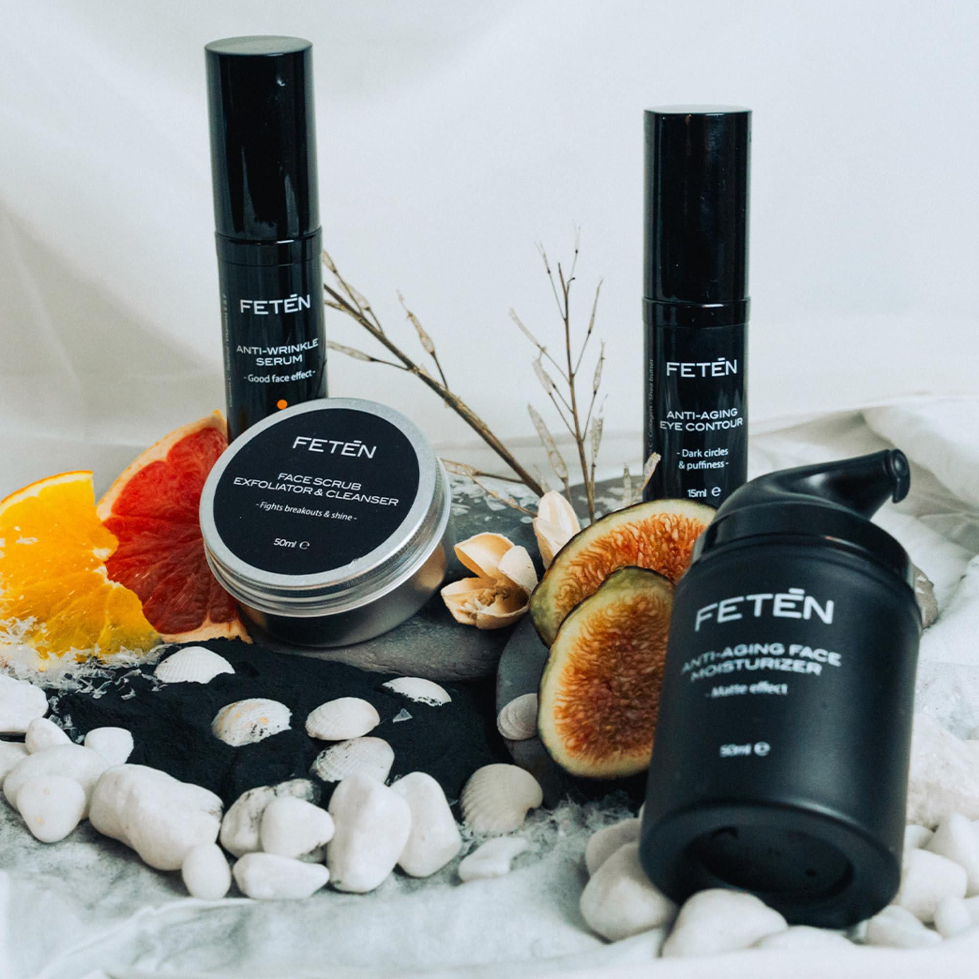 FETEN Zestaw 360 do Pielęgnacji Twarzy dla Mężczyzn - Zestaw Prezentowy 4 w 1 z Peelingiem, Serum Przeciwzmarszczkowym z Witaminą C, Kremem Nawilżającym i Kremem pod Oczy na Cienie