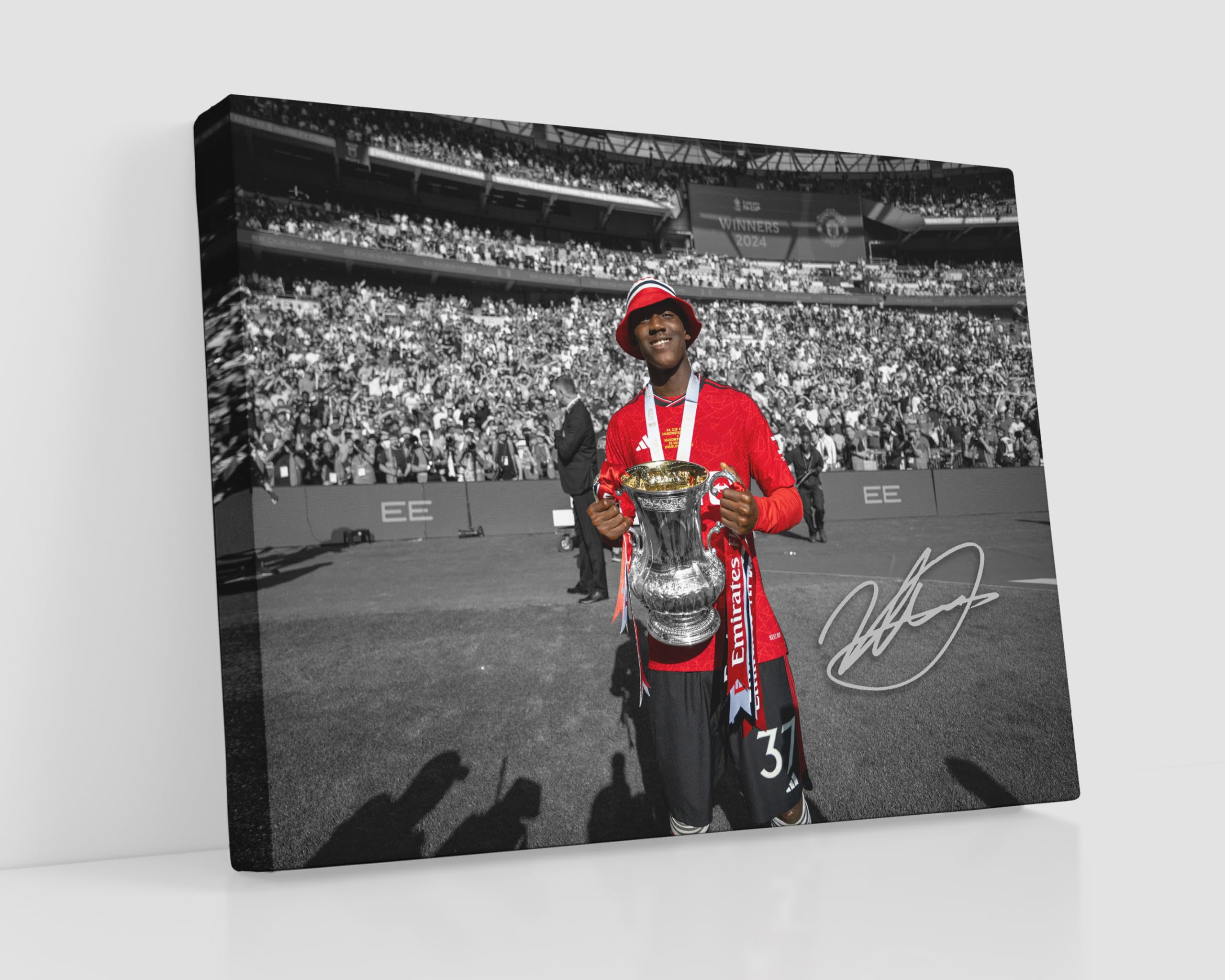 HWC Trading Kobbie Mainoo 24 x 18 inch Streched Canvas Print Signed Autograph for Football Fans and Supporters - Image 1